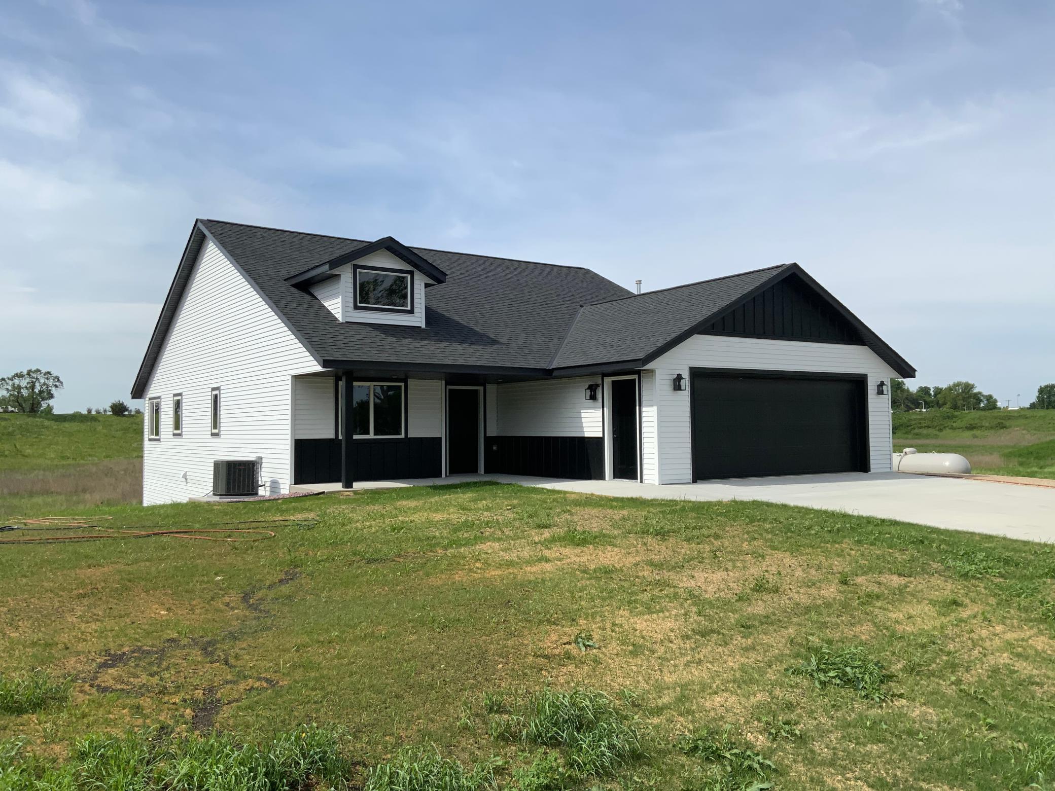 Homes for sale in Windom, MN | 7 Cottonwood Lake Blvd, Windom, MN 56101 | MLS# 7088194