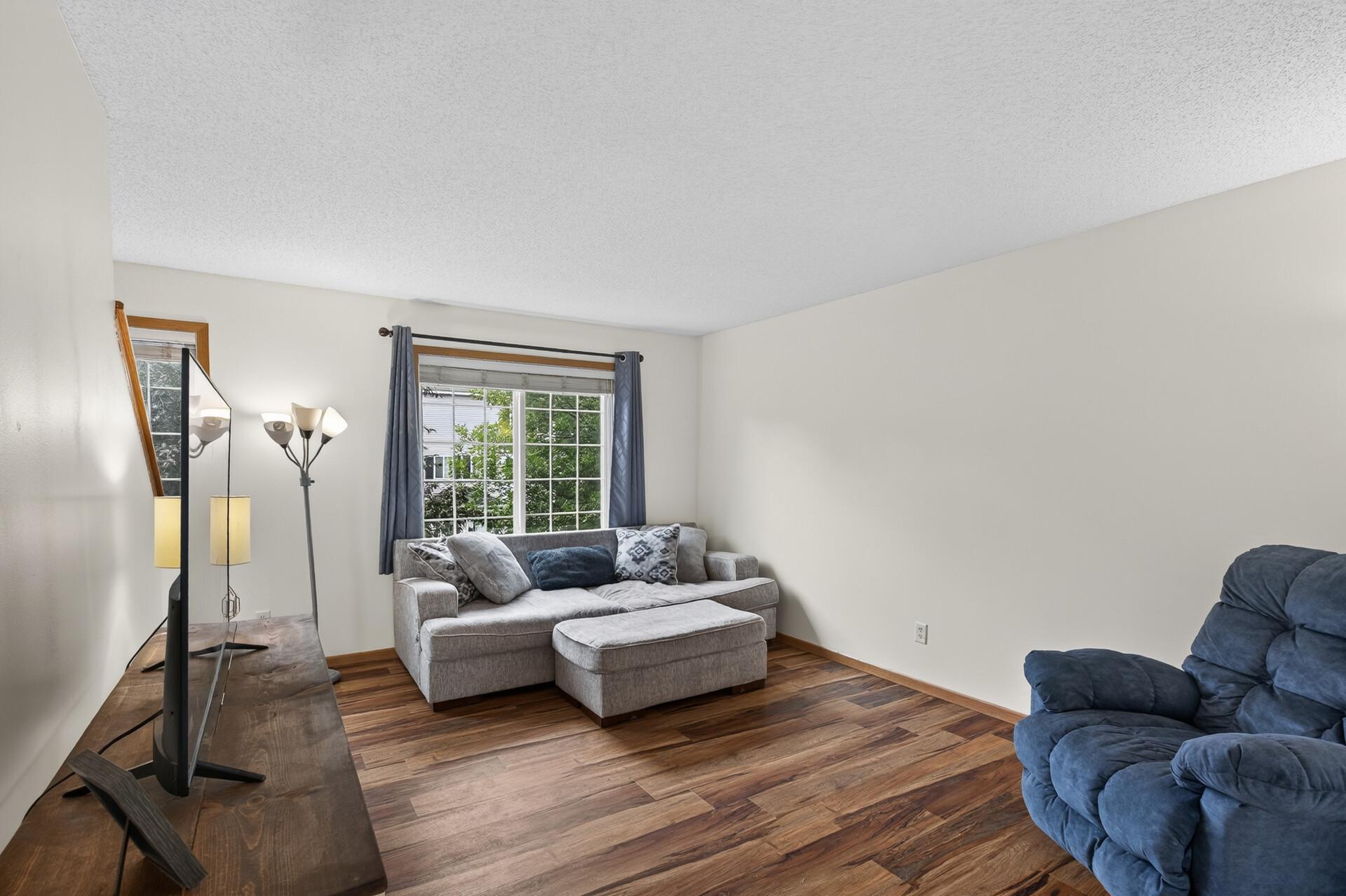 5th image of 15516 Float Ln, Apple Valley, MN 55124