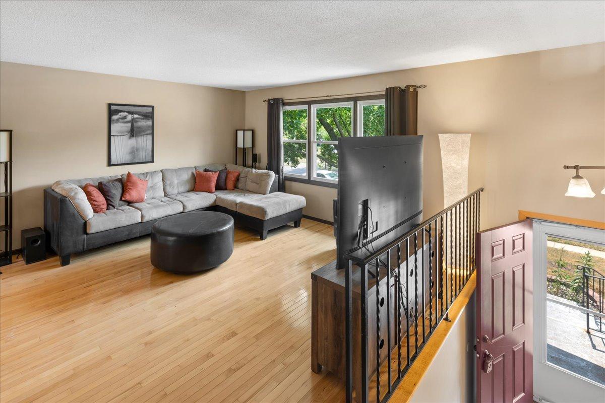 4th image of 5121 148Th Path W, Saint Paul, MN 55124 | MLS# 7088786