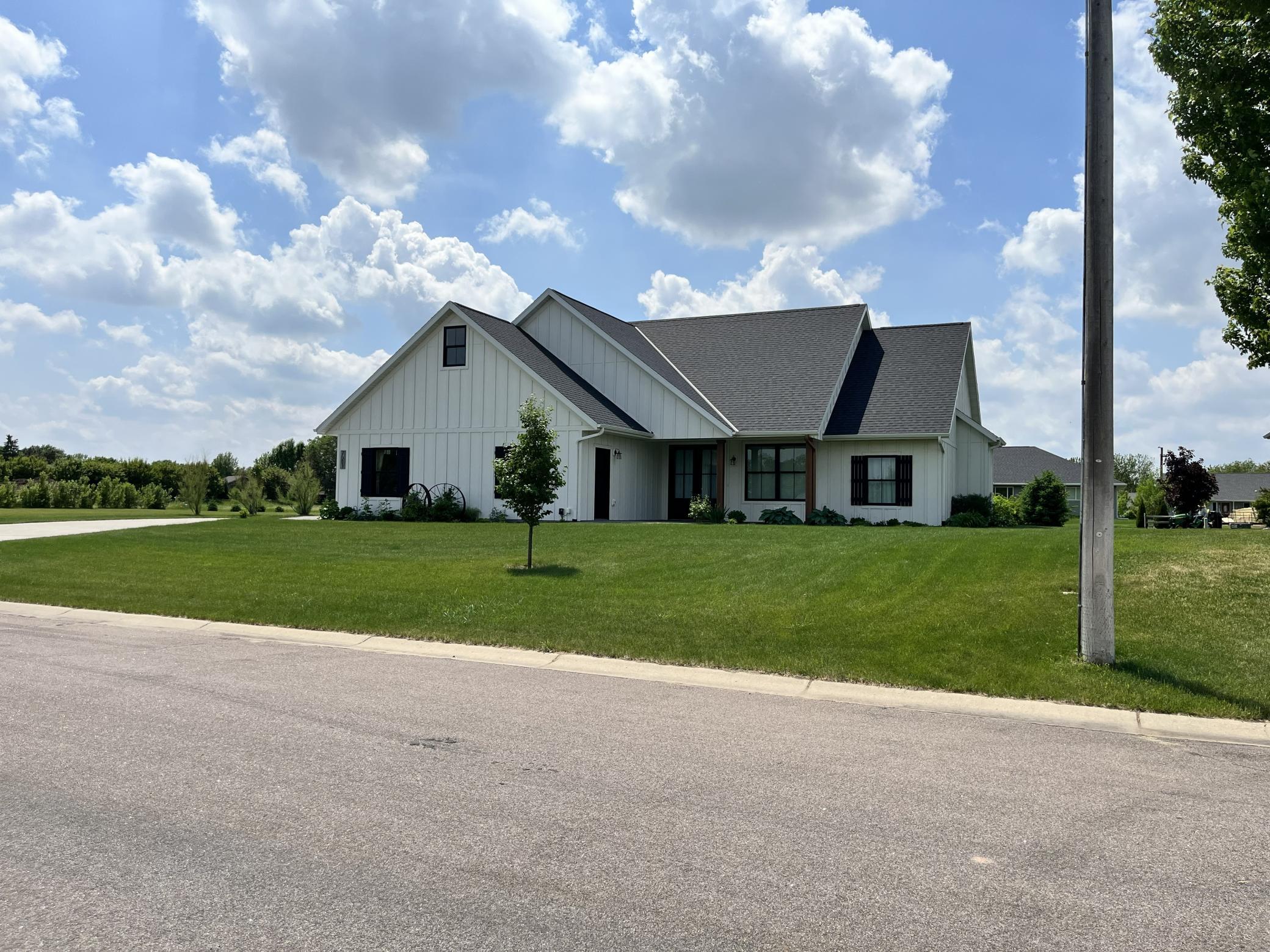 1st image of 721 St James Cir, Litchfield, MN 55355 | MLS# 7088790