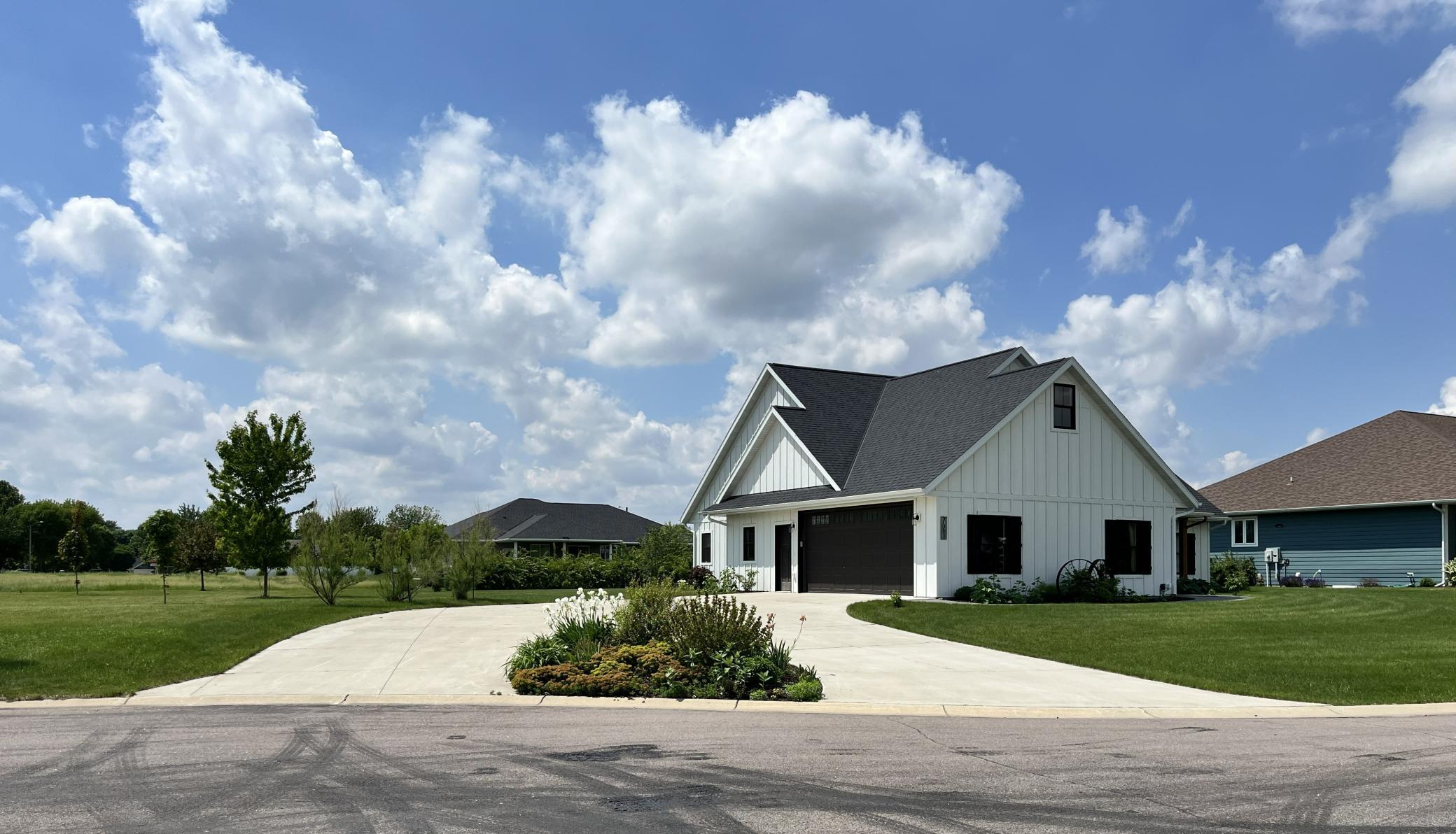 2nd image of 721 St James Cir, Litchfield, MN 55355 | MLS# 7088790