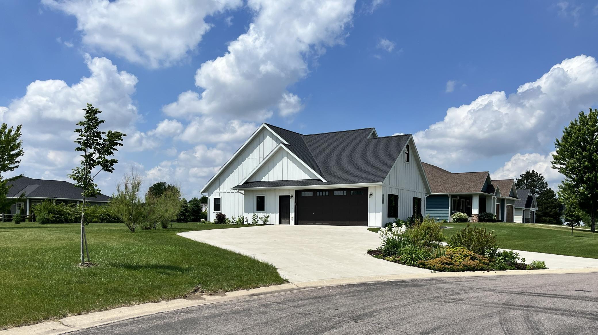 4th image of 721 St James Cir, Litchfield, MN 55355 | MLS# 7088790