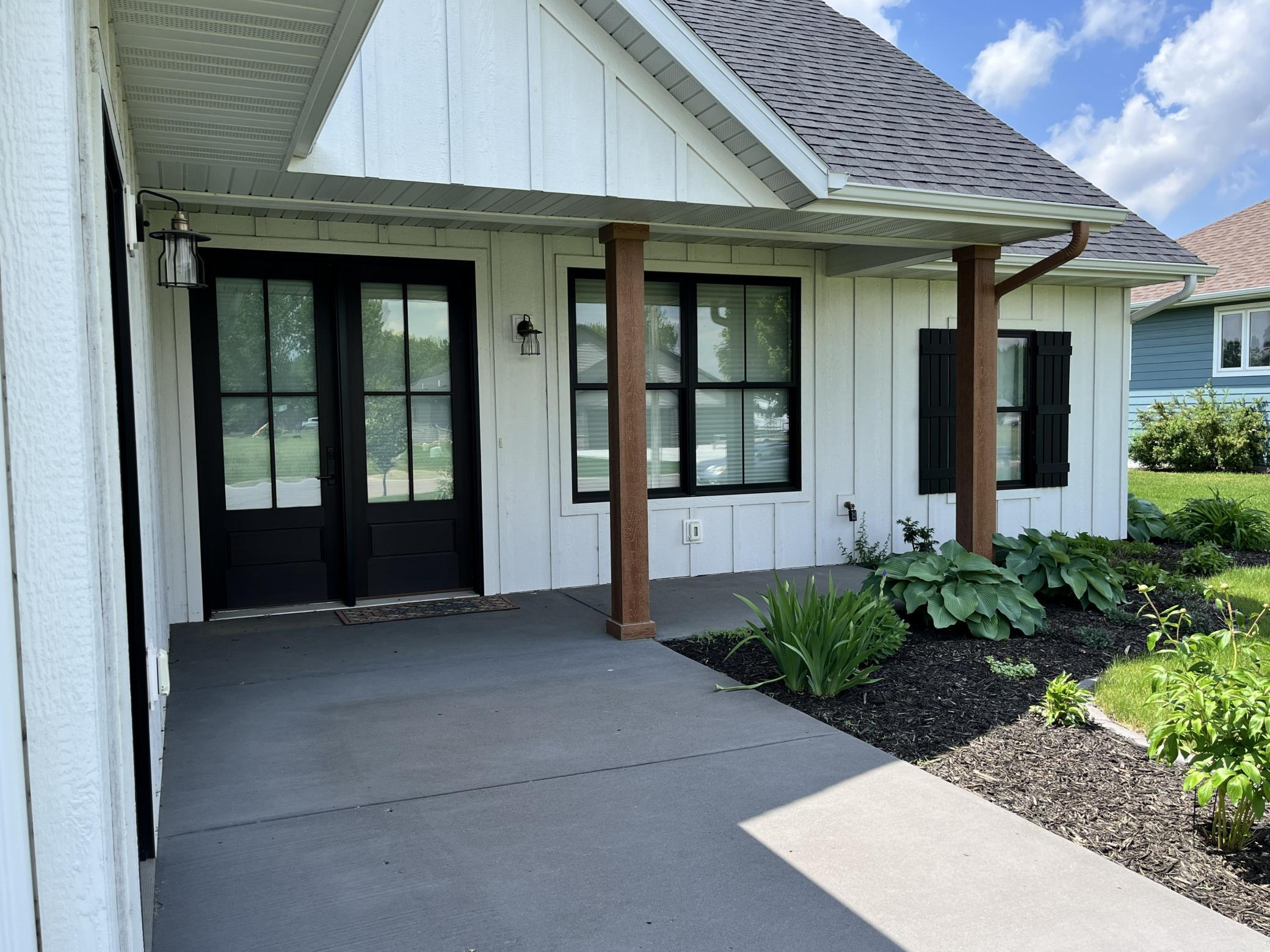 5th image of 721 St James Cir, Litchfield, MN 55355 | MLS# 7088790
