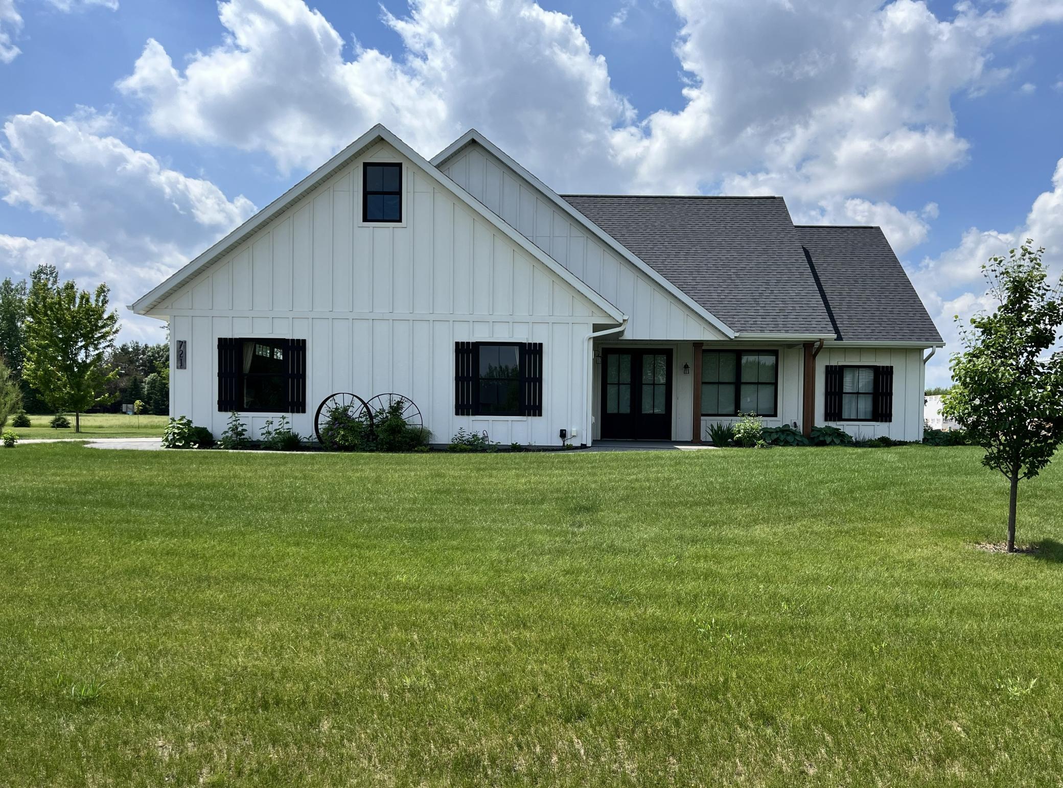 3rd image of 721 St James Cir, Litchfield, MN 55355 | MLS# 7088790