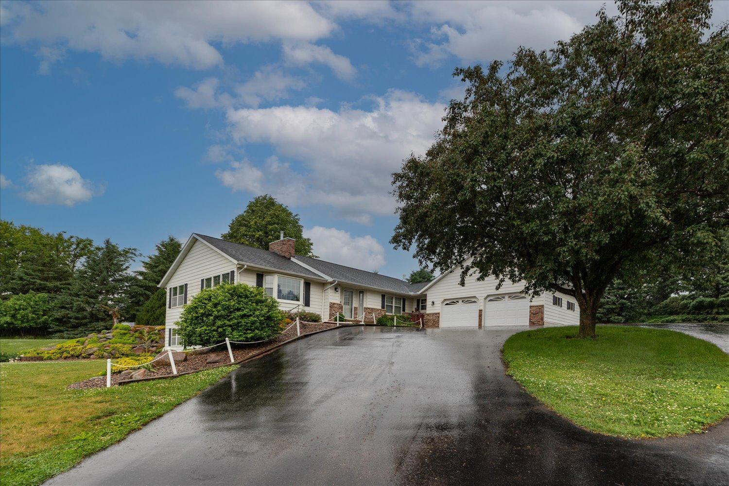 2nd image of 607 Don Dr, Saint Charles, MN 55972 | MLS# 7089148