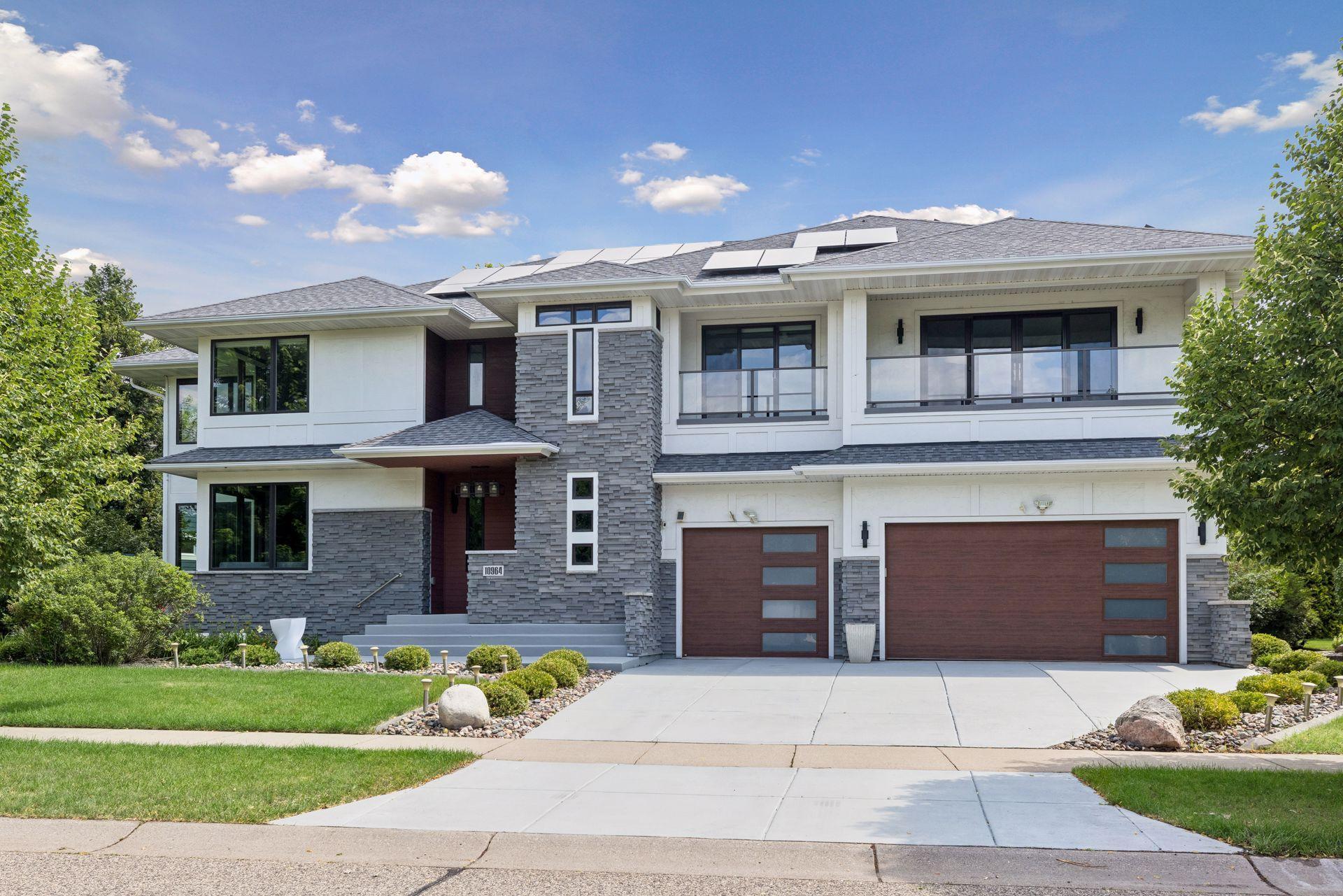 1st image of 10964 Bentwater Ln, Saint Paul, MN 55129 | MLS# 7089400