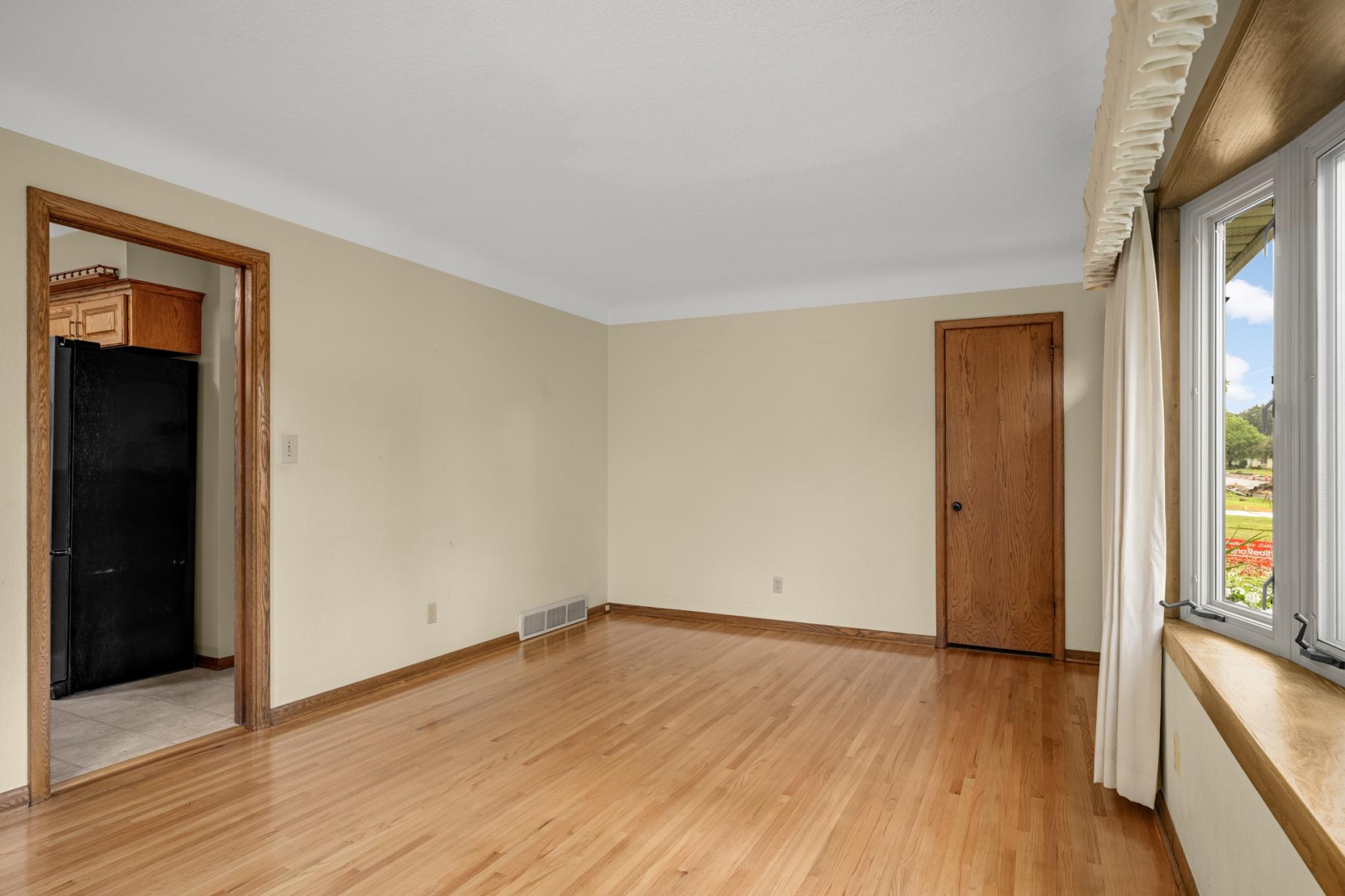 2nd image of 333 Emerson Ave W, Saint Paul, MN 55118 | MLS# 7089554