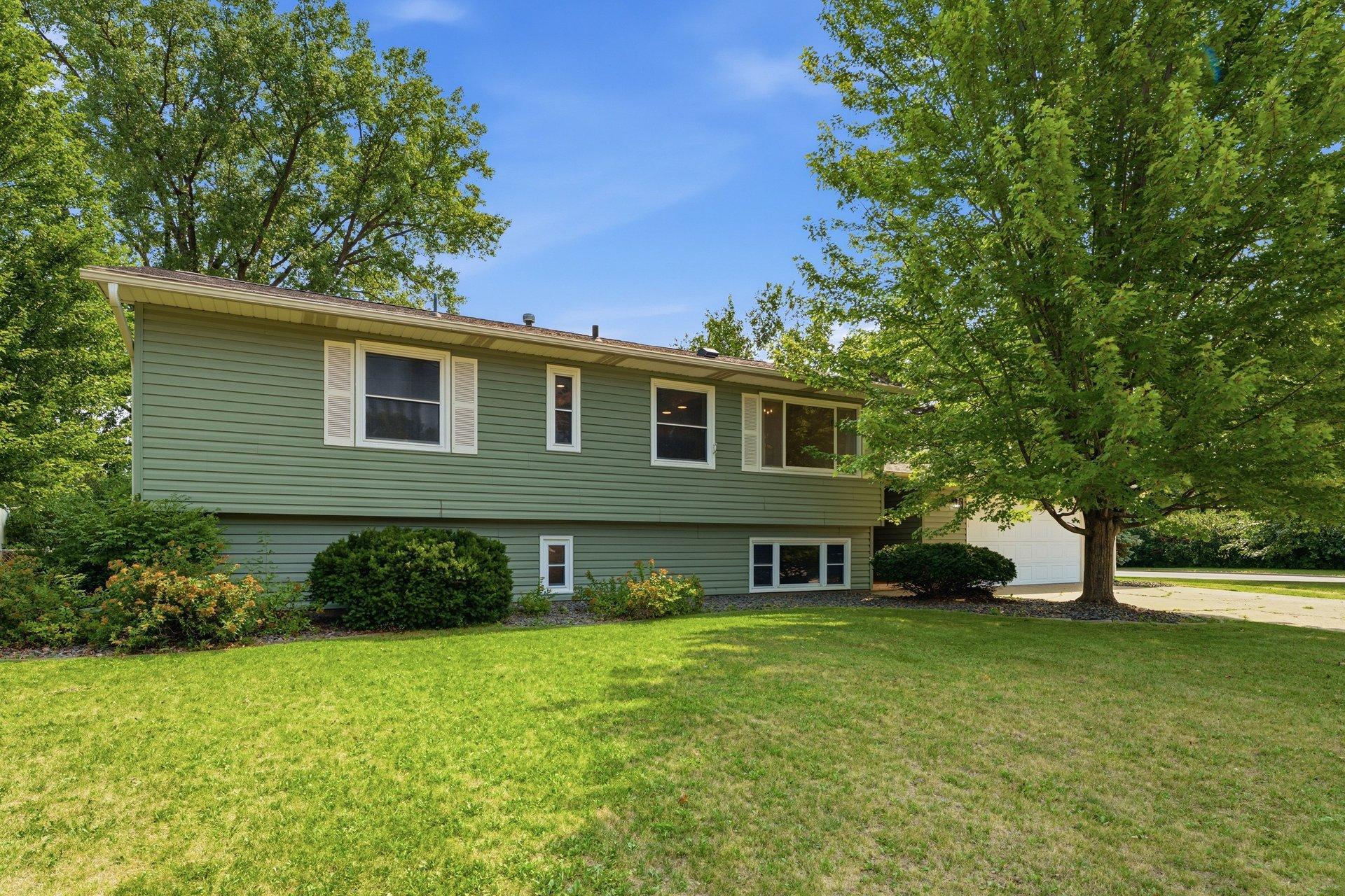 3rd image of 3996 Rahn Rd, Saint Paul, MN 55122 | MLS# 7089850