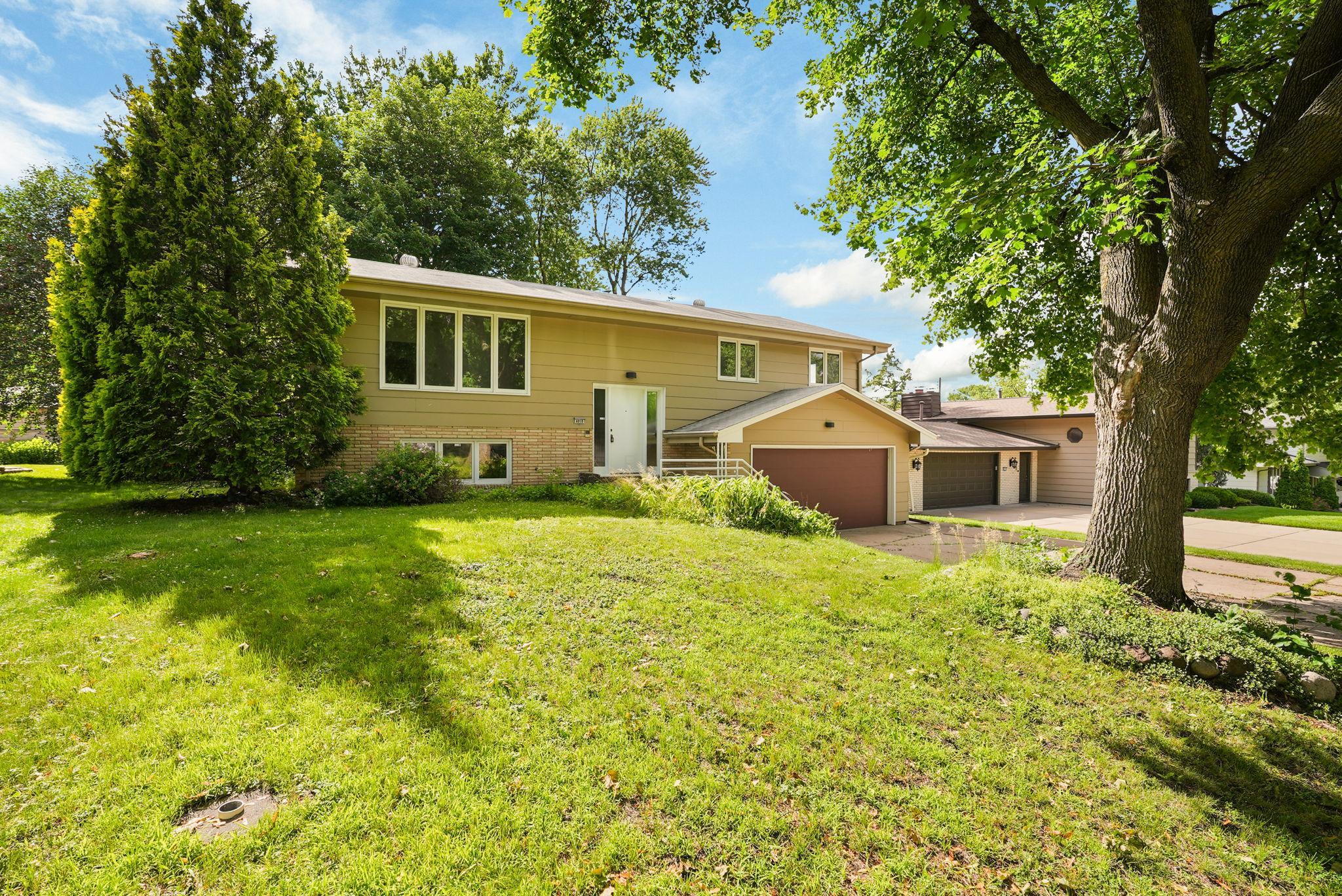 1st image of 4018 Shamrock Dr Ne, Saint Anthony, MN 55421 | MLS# 7090277