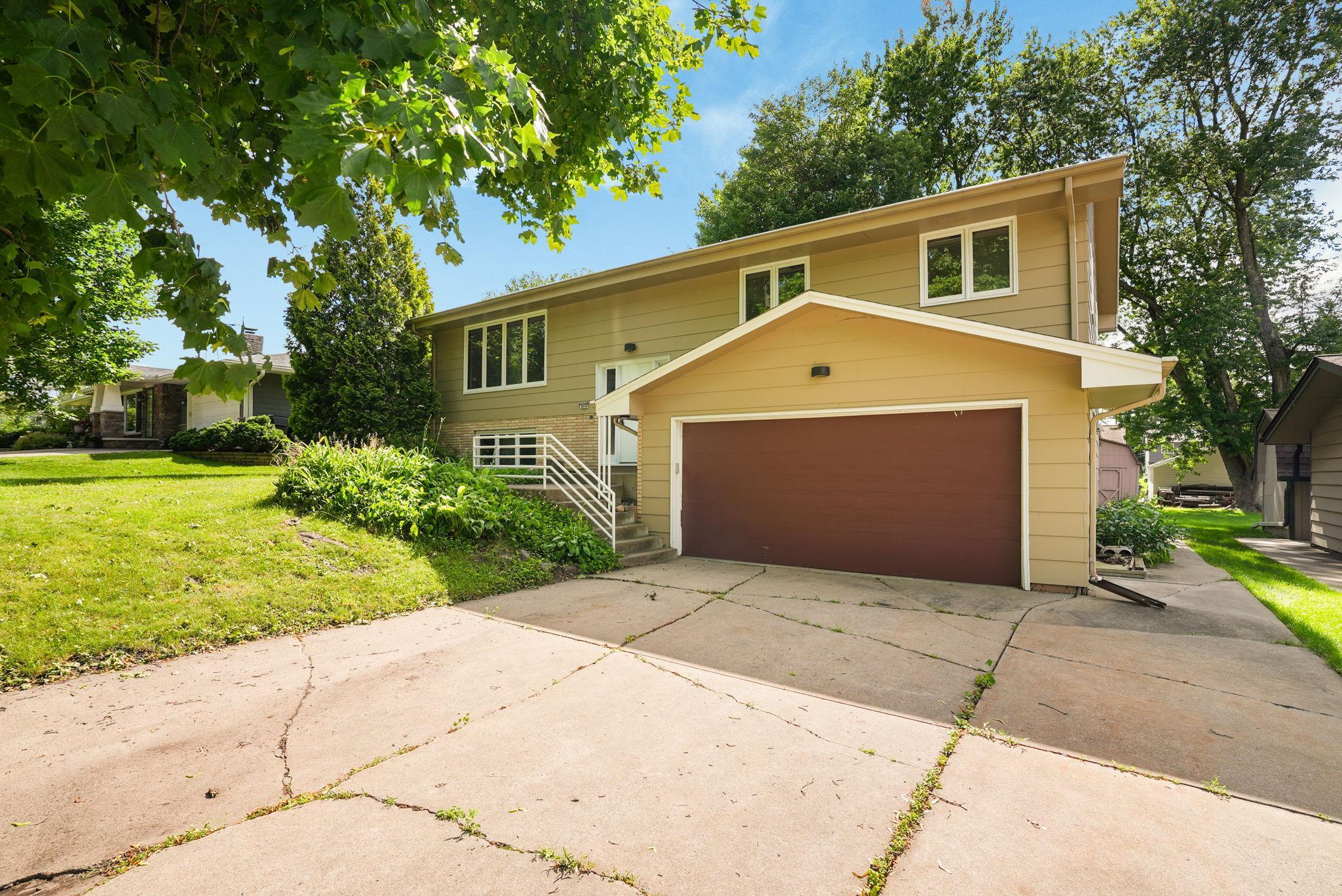 2nd image of 4018 Shamrock Dr Ne, Saint Anthony, MN 55421 | MLS# 7090277