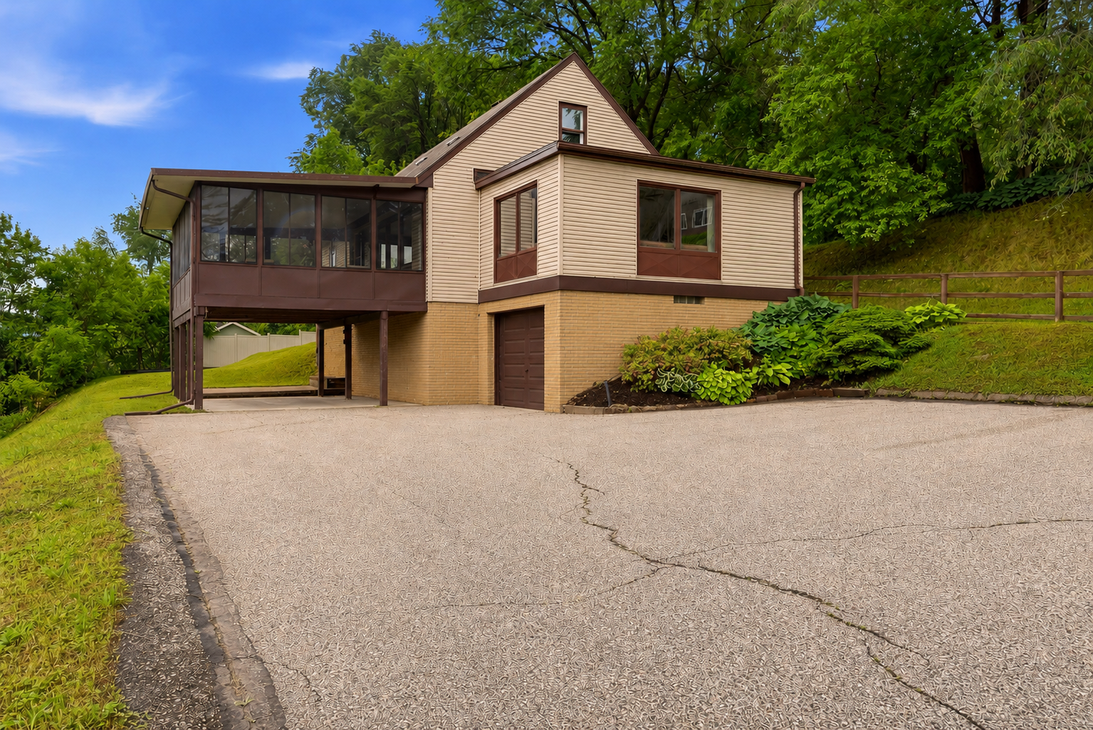 Homes for sale in La Crescent, MN | 713 S 2Nd St, La Crescent, MN 55947 | MLS# 7090812