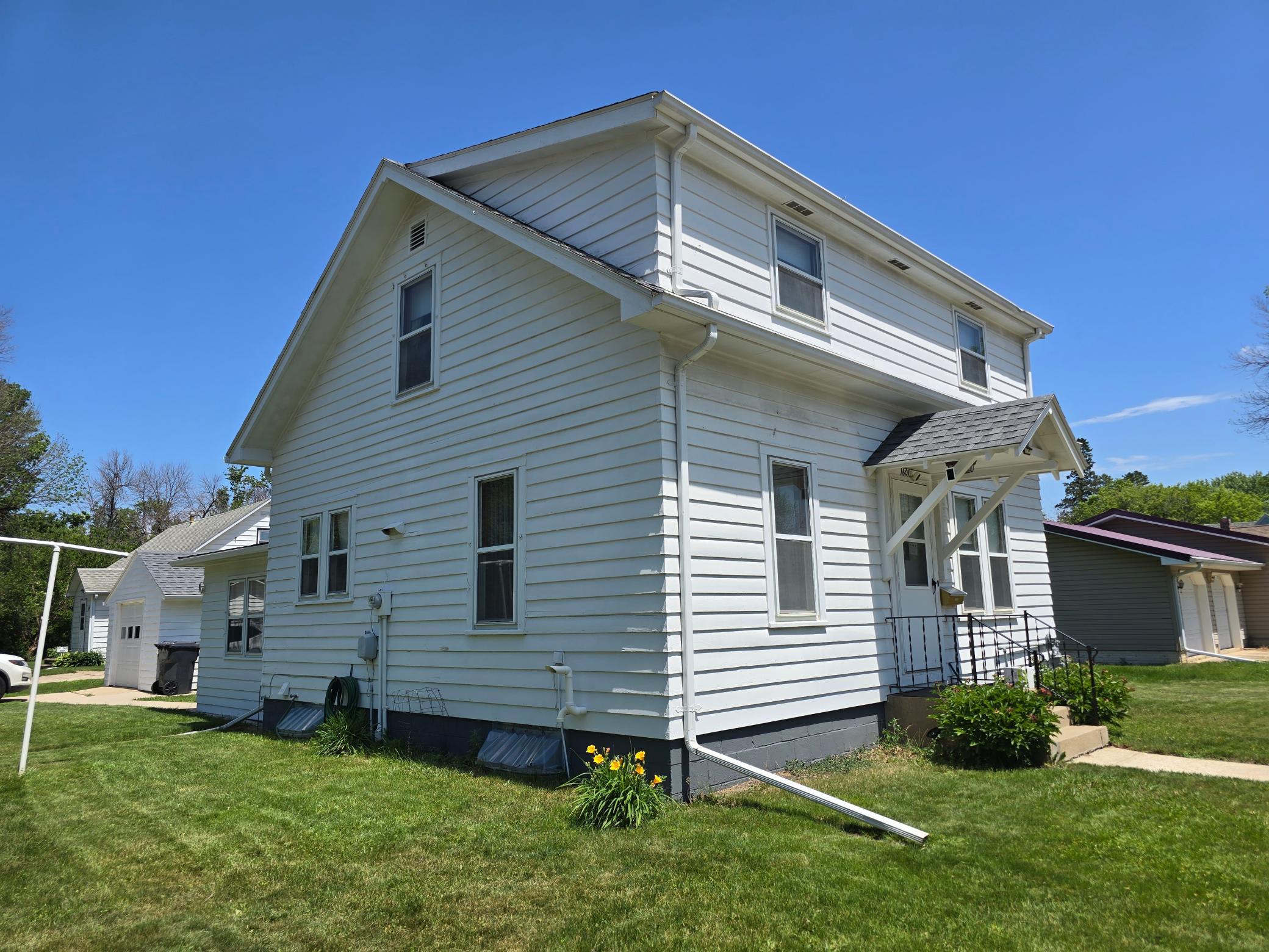 2nd image of 1601 Murray Ave, Worthington, MN 56187 | MLS# 7090838