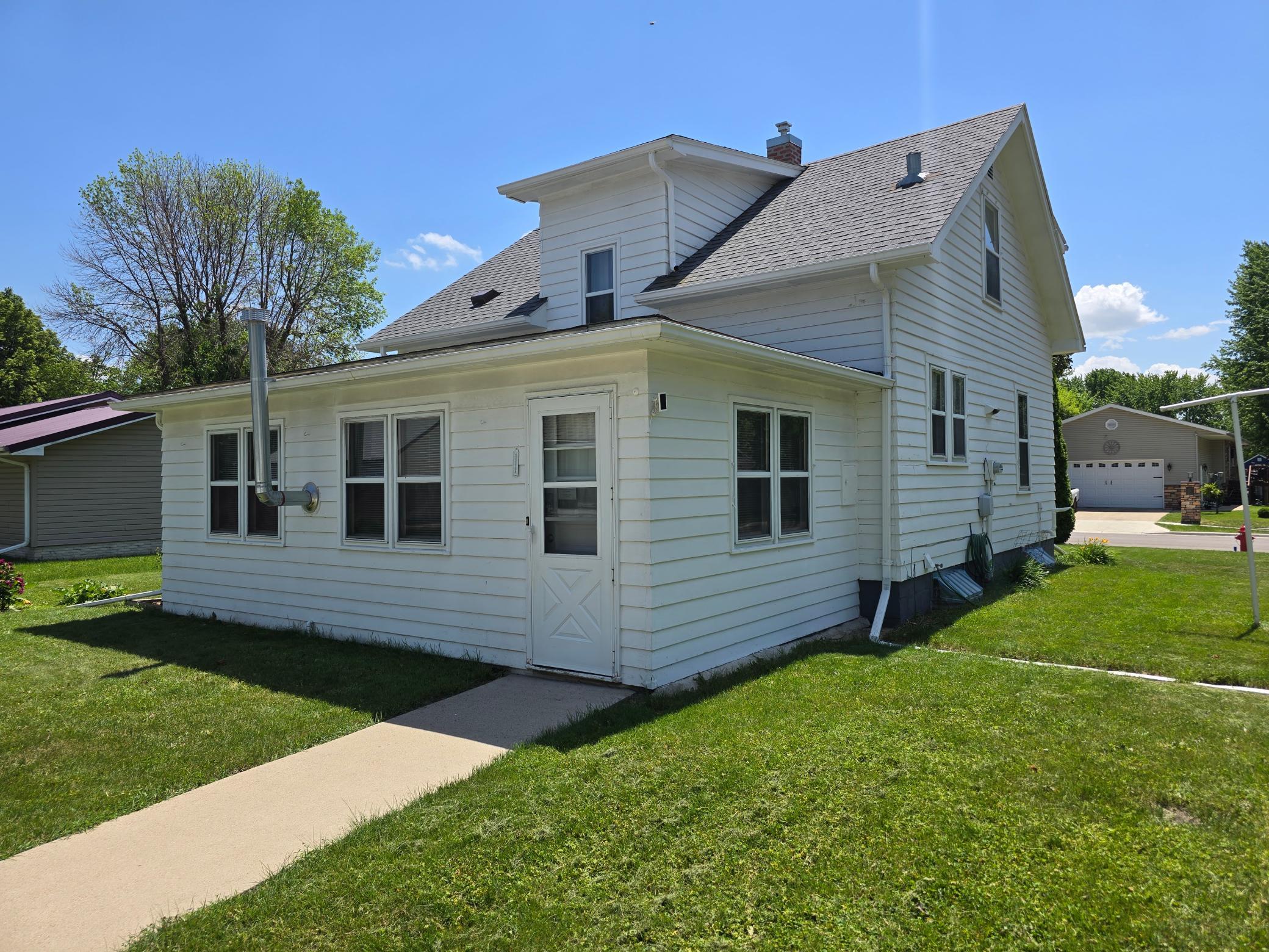3rd image of 1601 Murray Ave, Worthington, MN 56187 | MLS# 7090838