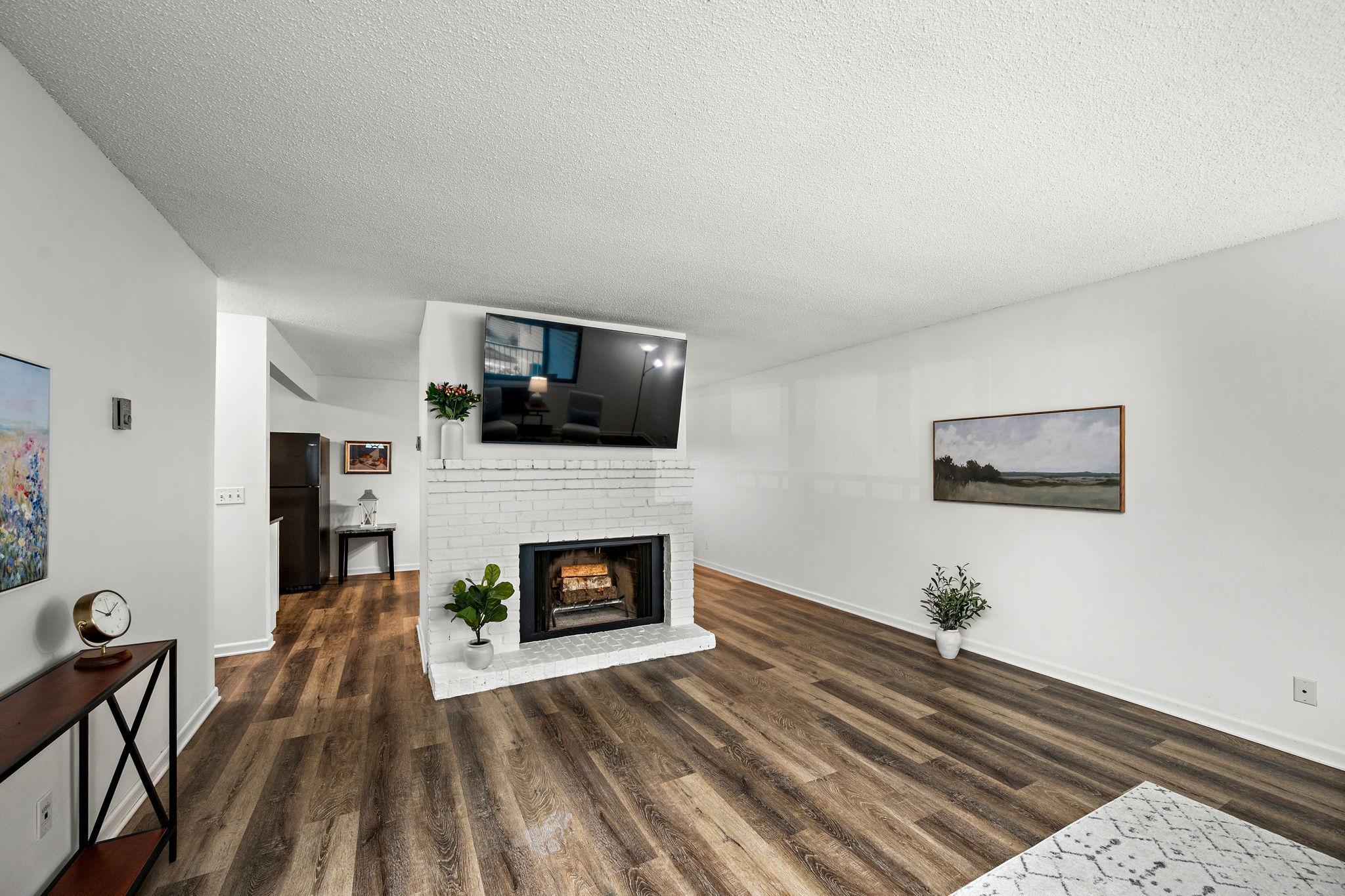 3rd image of 350 Shelard Pkwy, St. Louis Park, MN 55426