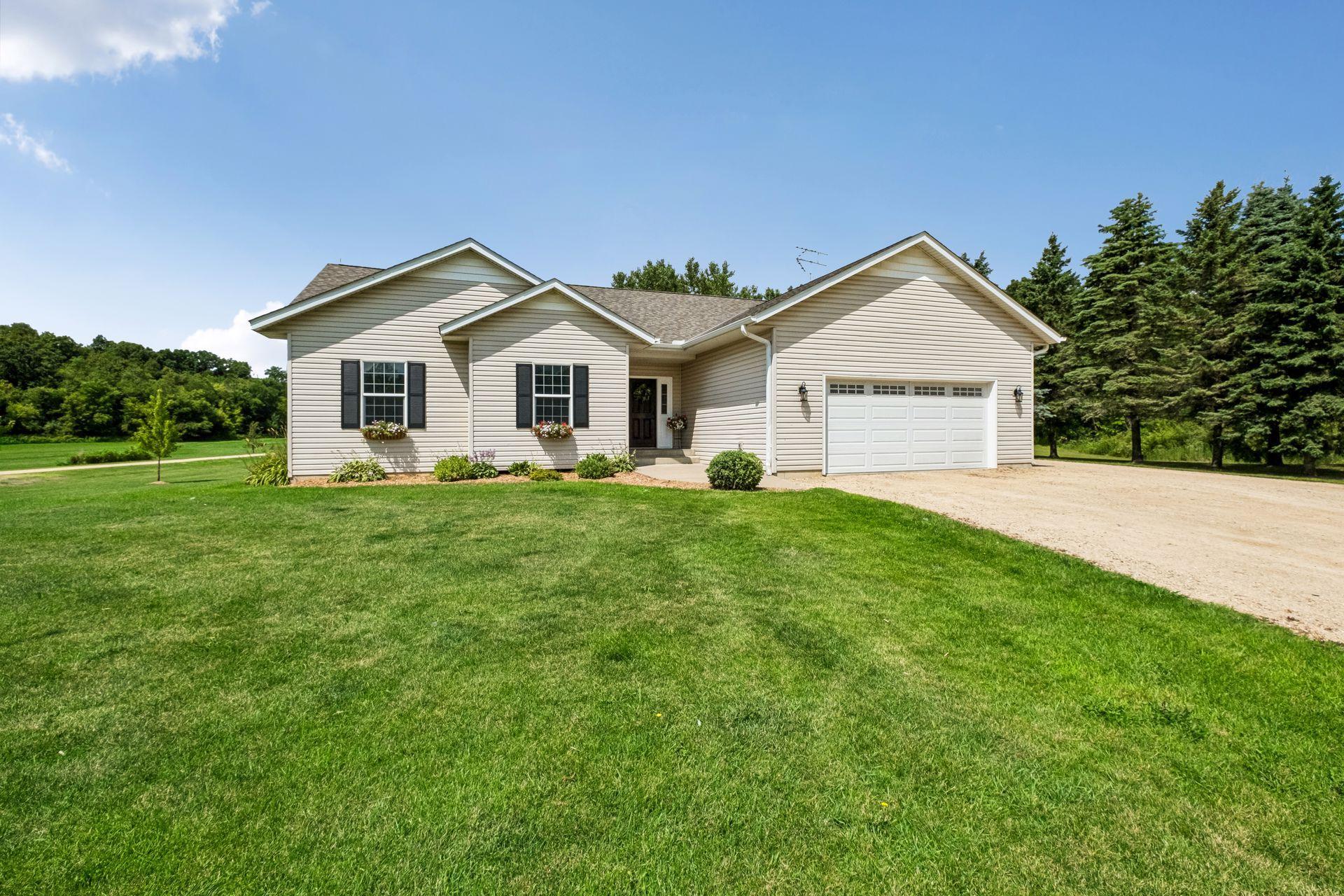 1st image of 23775 Leeann Dr, Hampton, MN 55031 | MLS# 7091111