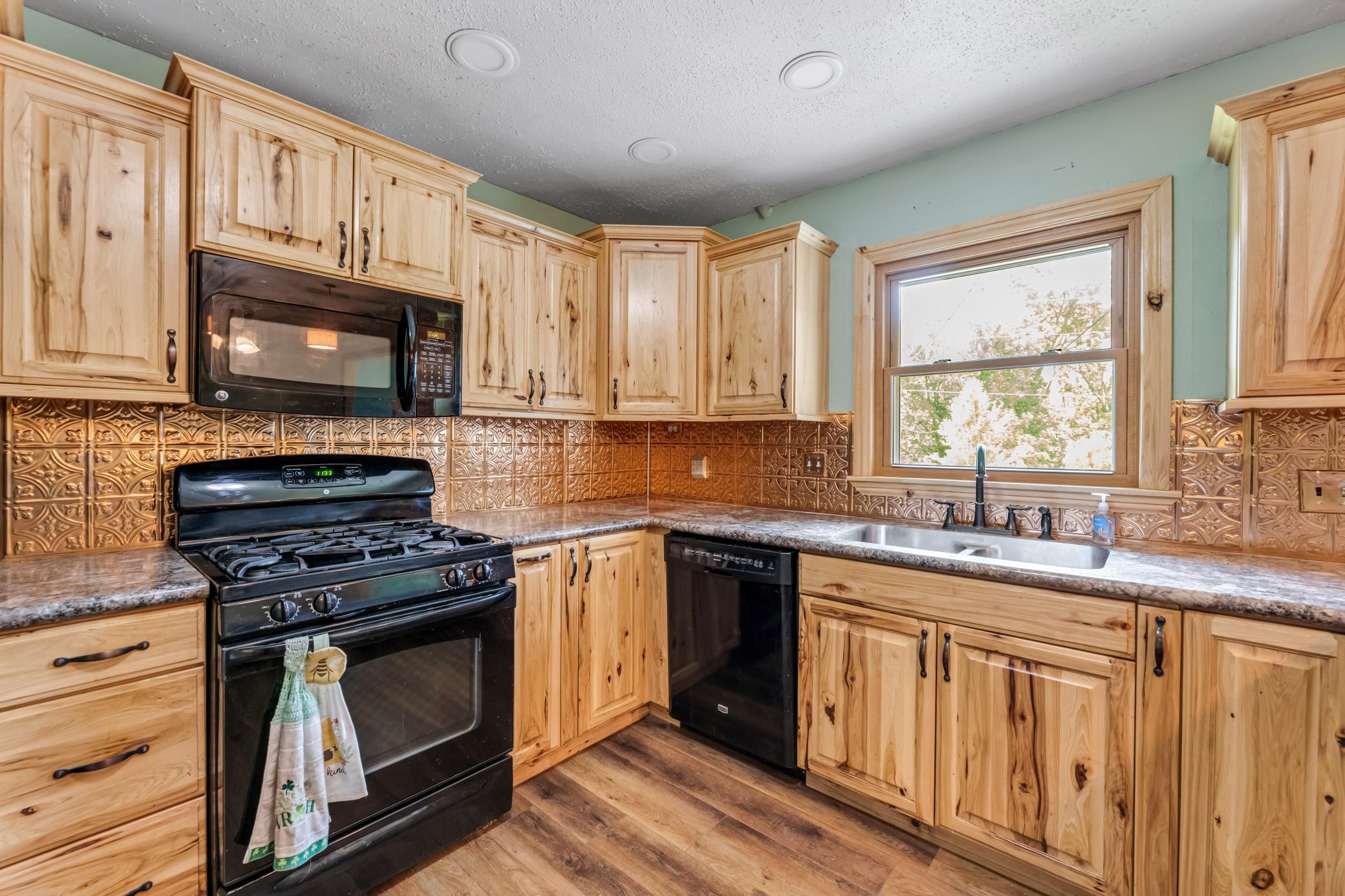 Homes for sale in La Crescent, MN | 1497 Claudia Ave, La Crescent, MN 55947 | MLS# 7091305