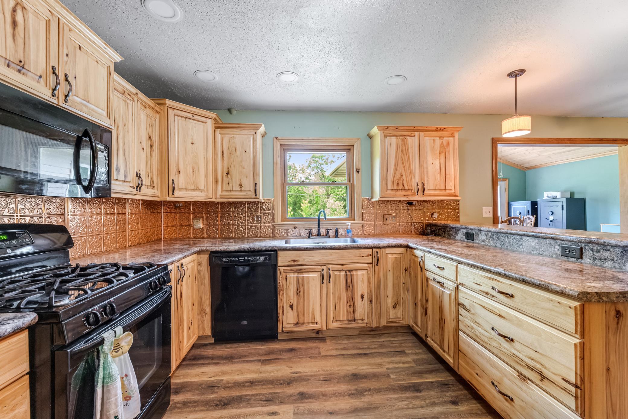 Homes for sale in La Crescent, MN | 1497 Claudia Ave, La Crescent, MN 55947 | MLS# 7091305