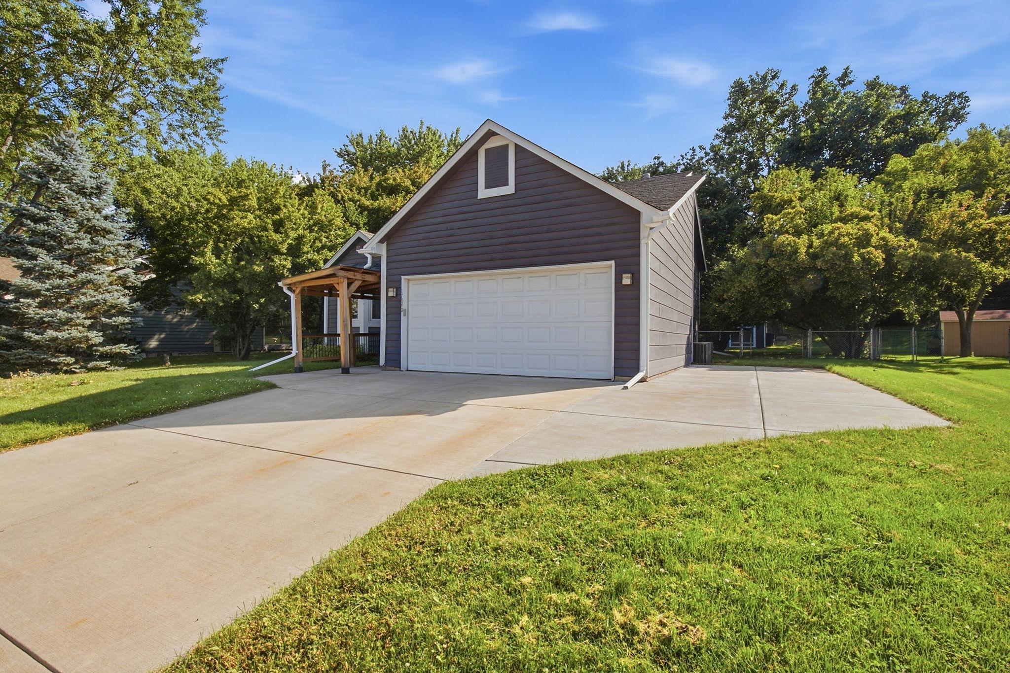 Homes for sale in Lakeville, MN | 17040 Glencoe Ave, Lakeville, MN 55044 | MLS# 7091336