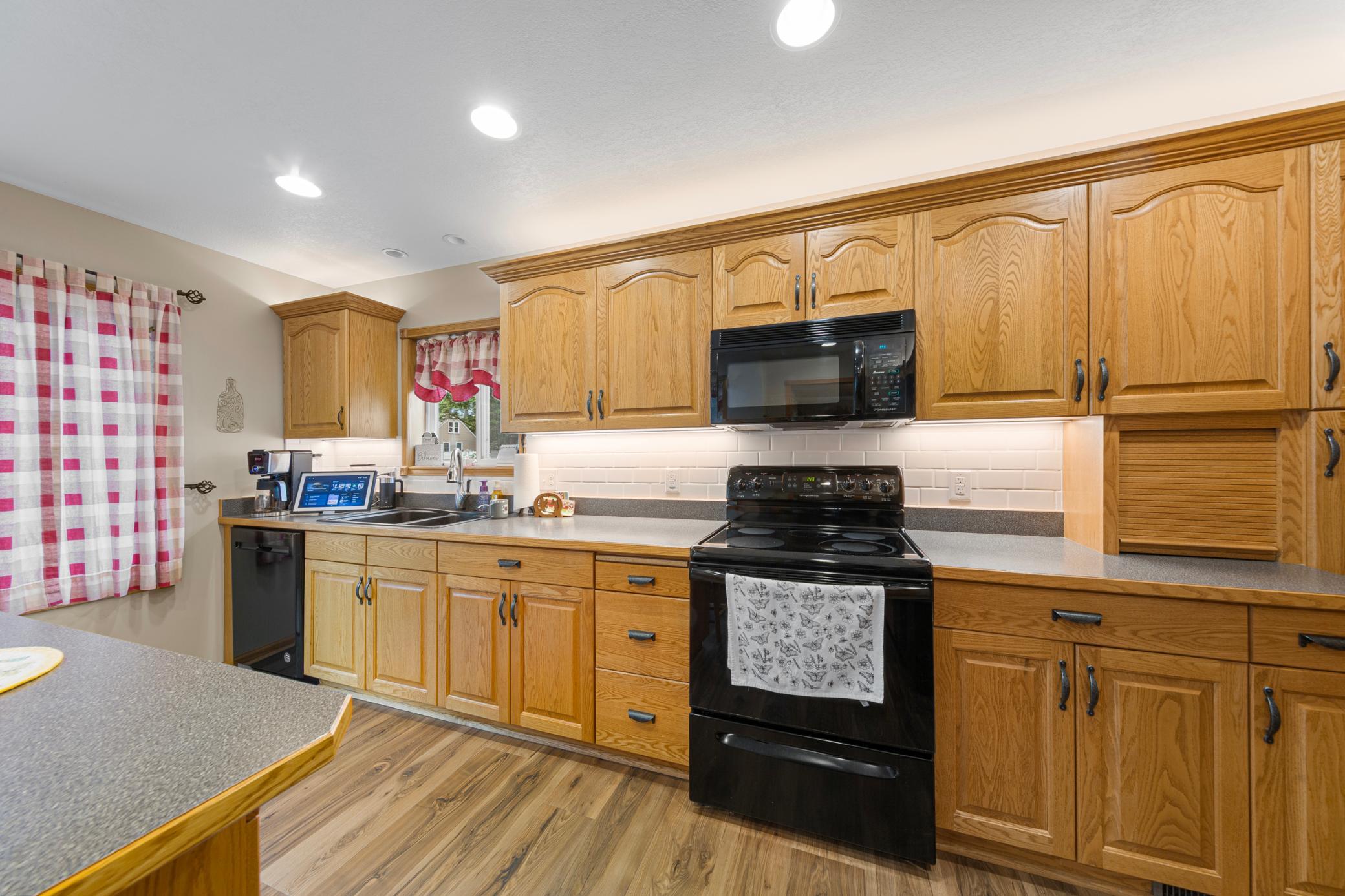 4th image of 806 5Th St Nw, Faribault, MN 55021 | MLS# 7091476