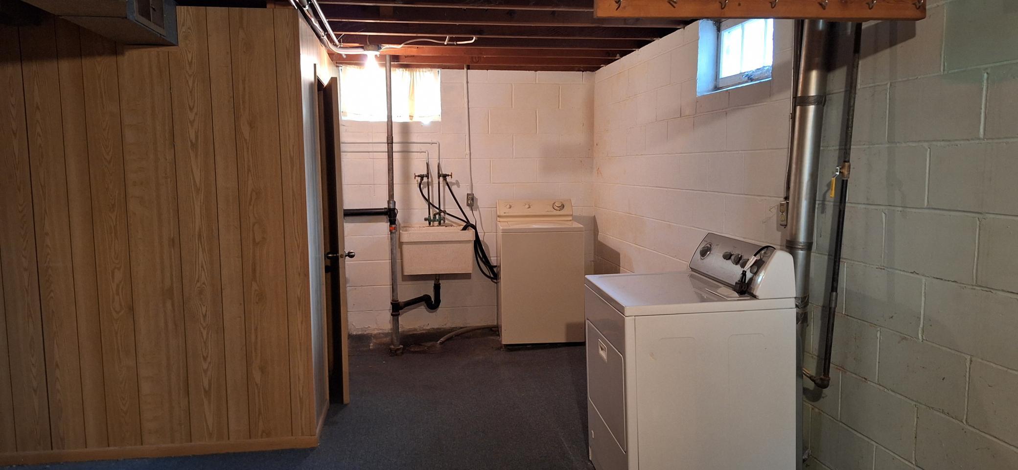 18th image of 1887 Oxford St N, Saint Paul, MN 55113 | MLS# 7091679