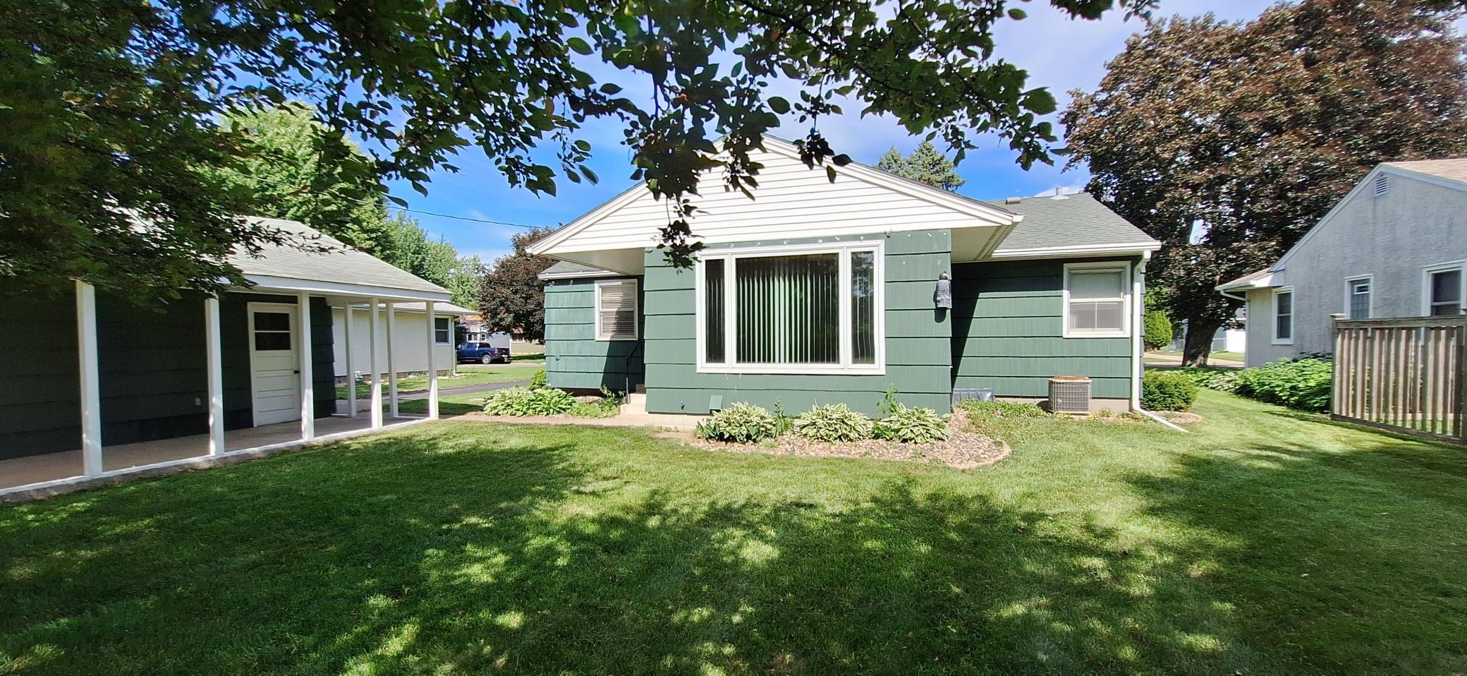 2nd image of 1887 Oxford St N, Saint Paul, MN 55113 | MLS# 7091679