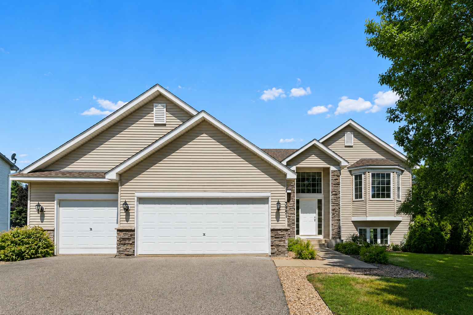 Homes for sale in Saint Bonifacius, MN | 3951 Landings Dr, Saint Bonifacius, MN 55375 | MLS# 7092556
