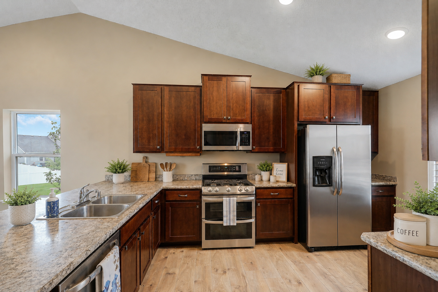 4th image of 15174 Emory Cir, Saint Paul, MN 55124 | MLS# 7092728