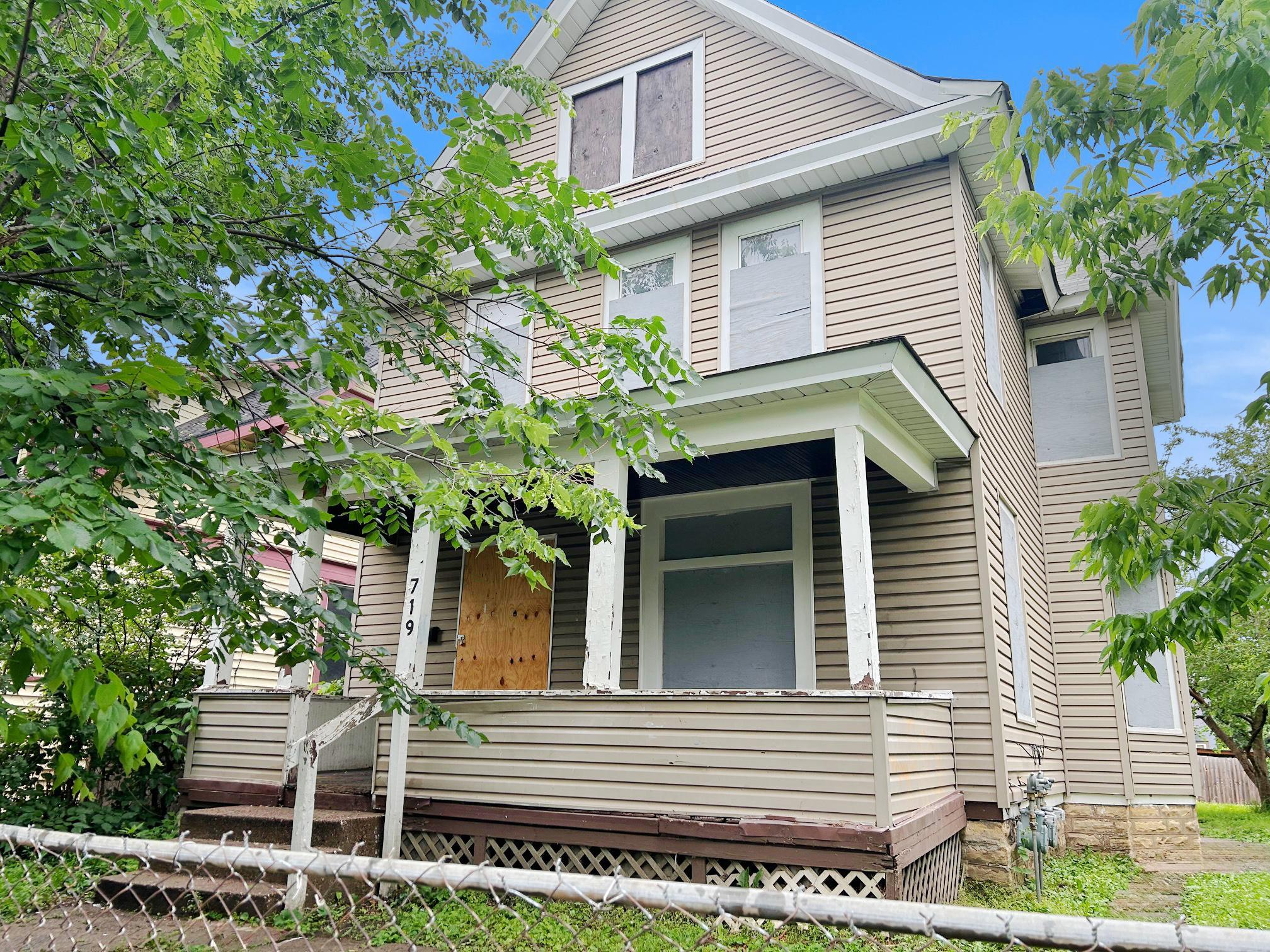 1st image of 719 Sherburne Ave, Saint Paul, MN 55104 | MLS# 7093379