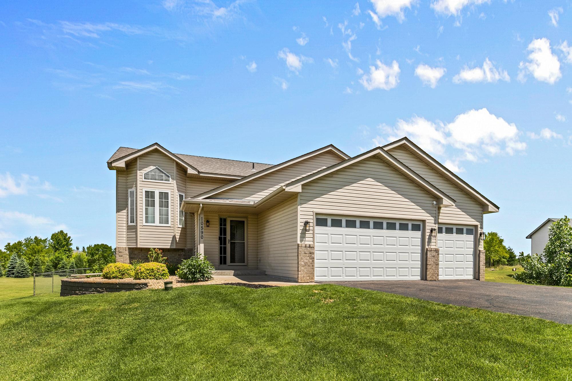 1st image of 10590 257th Ave Nw, Zimmerman, MN 55398 | MLS# 7093597