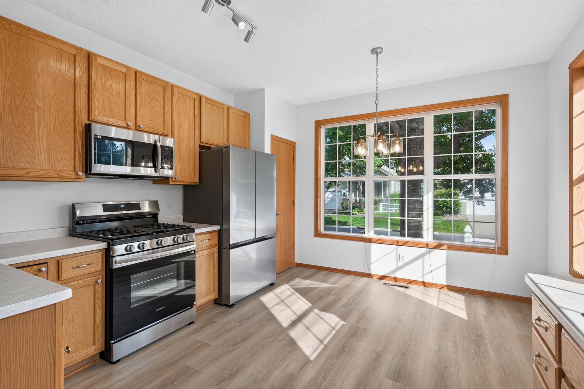 2nd image of 442 Meadowood Ln, Burnsville, MN 55337 | MLS# 7094293