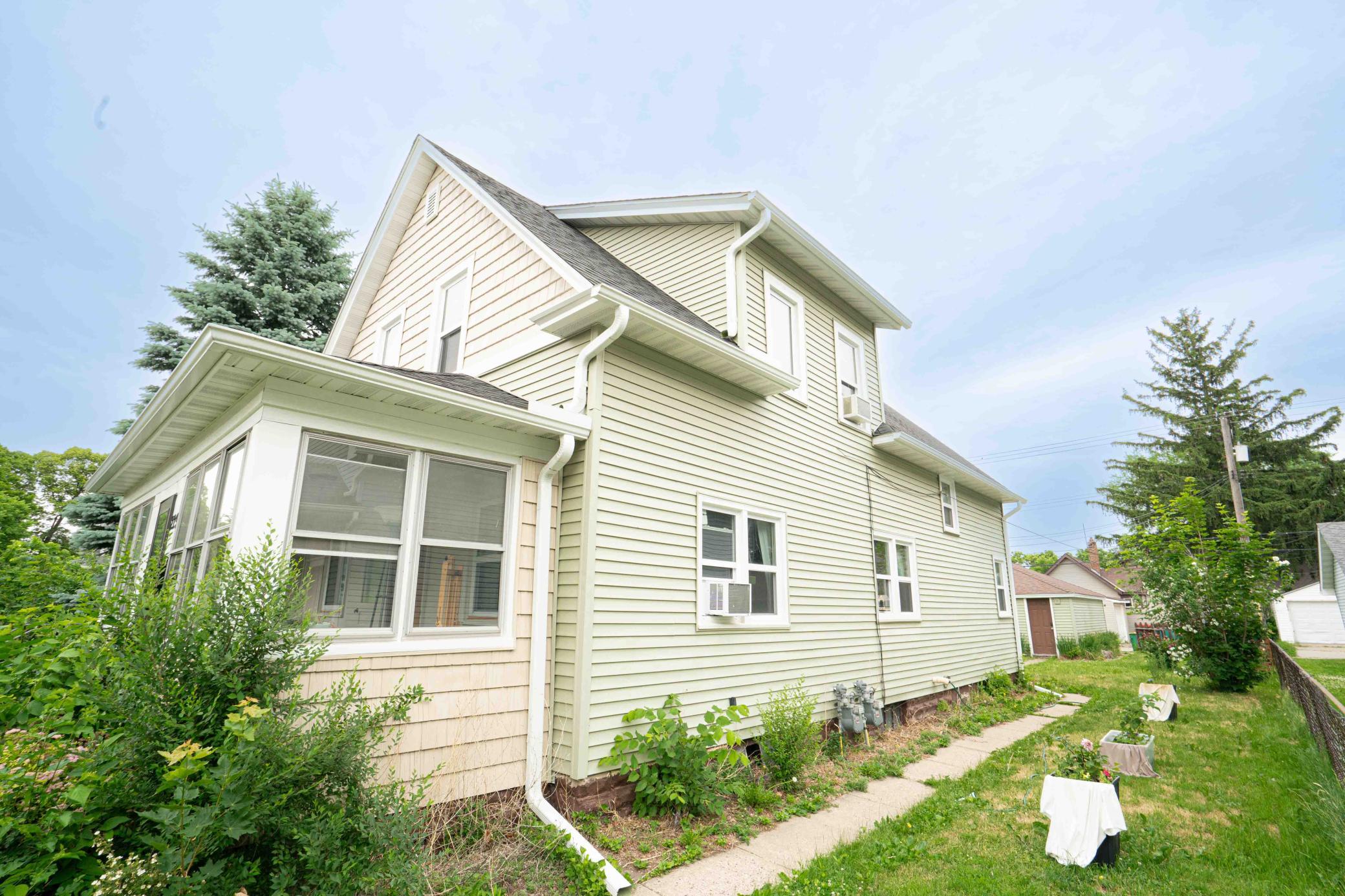 2nd image of 229 2nd Ave S, South Saint Paul, MN 55075 | MLS# 7094696