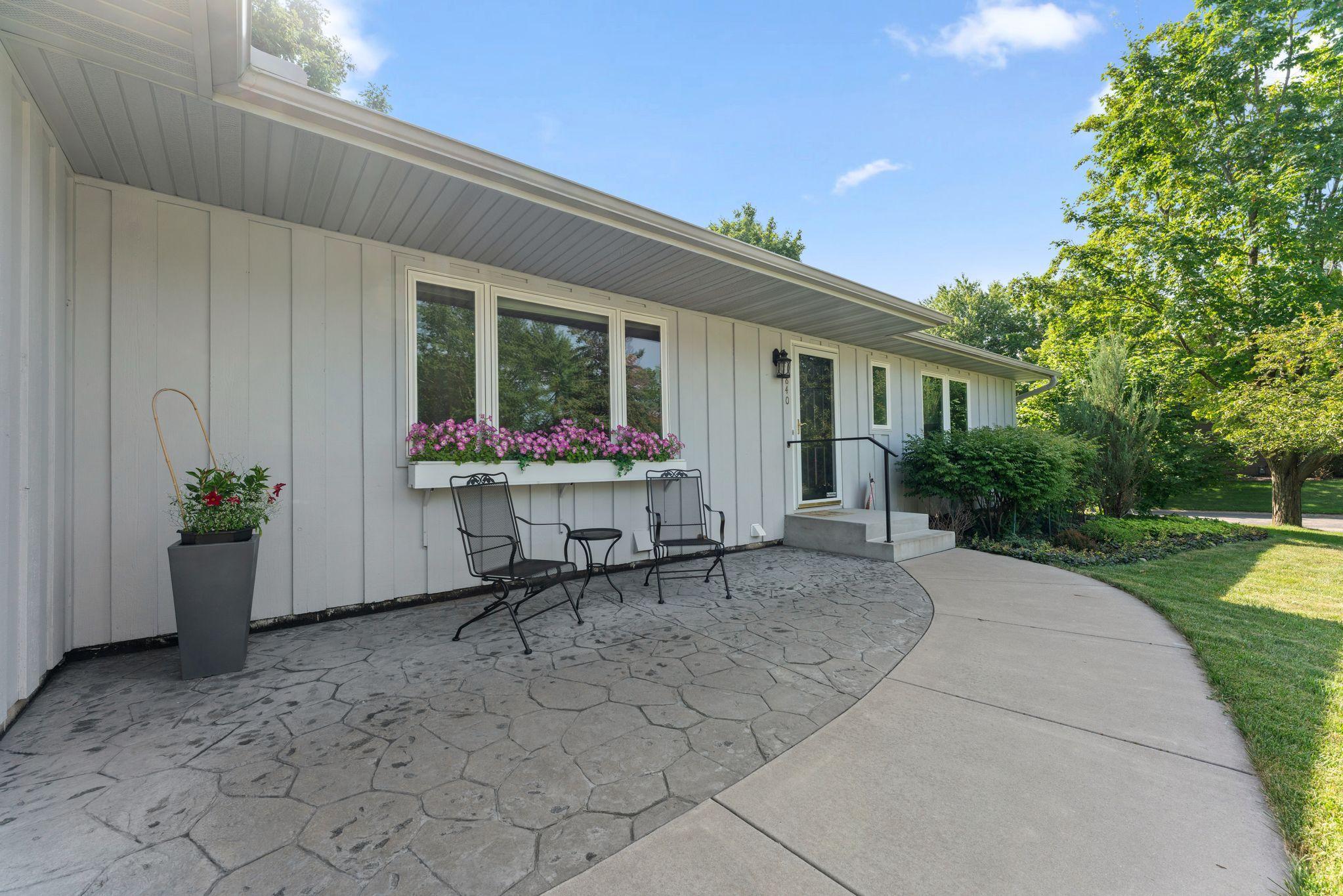 3rd image of 3840 Riverton Ave, Saint Paul, MN 55122 | MLS# 7094987