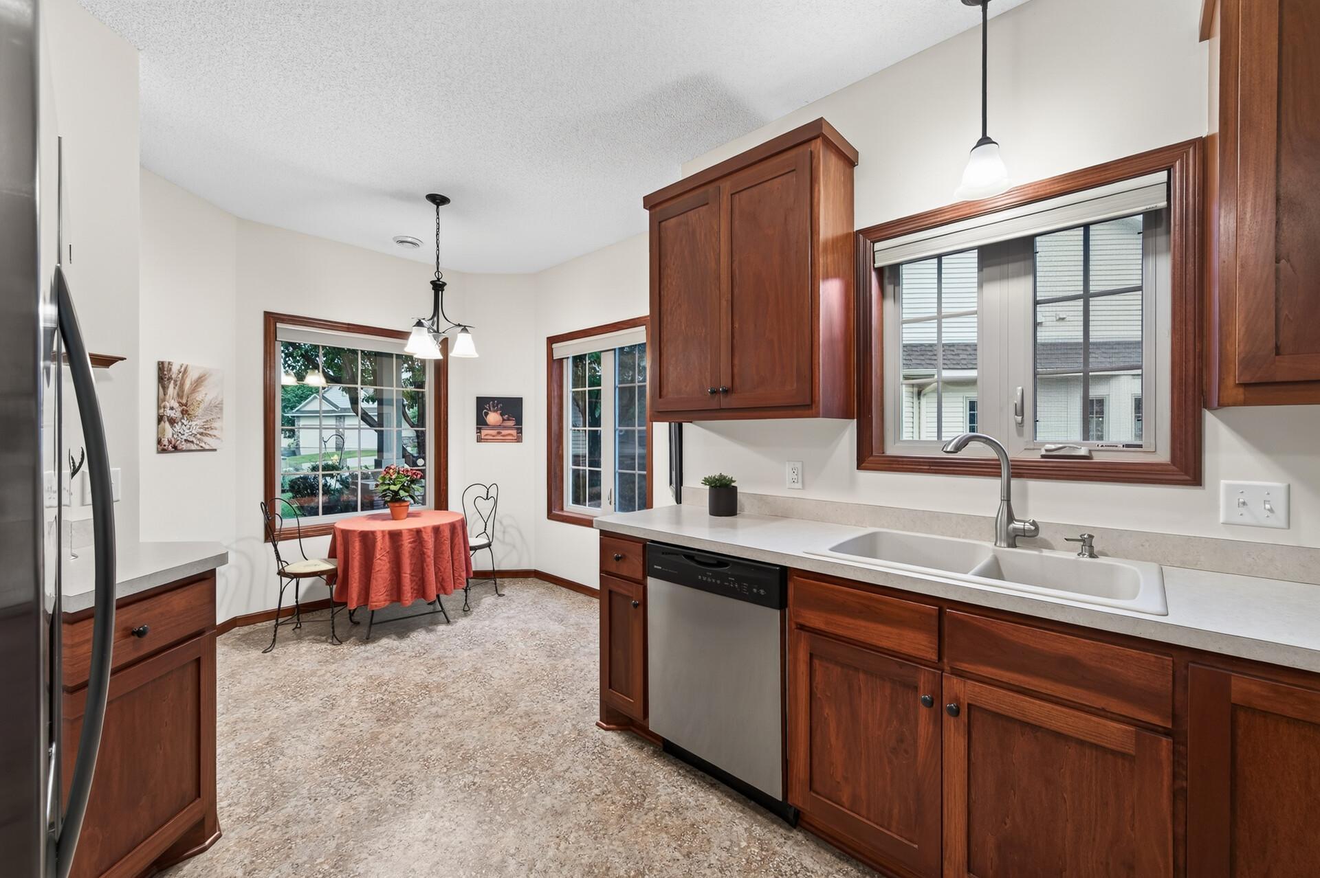 Homes for sale in Maplewood, MN | 313 Summer Pl E, Maplewood, MN 55117 | MLS# 7095277