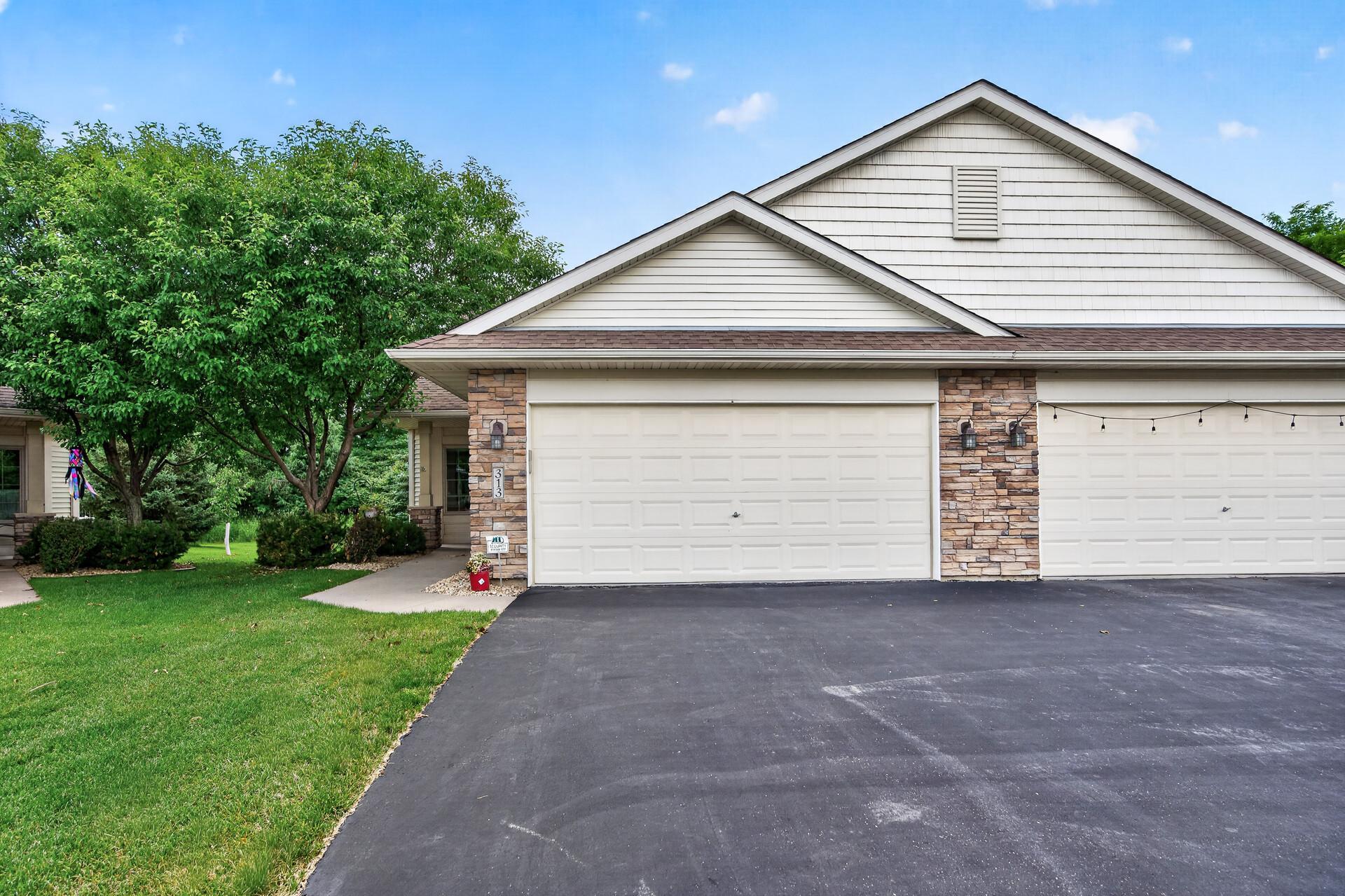 Homes for sale in Maplewood, MN | 313 Summer Pl E, Maplewood, MN 55117 | MLS# 7095277