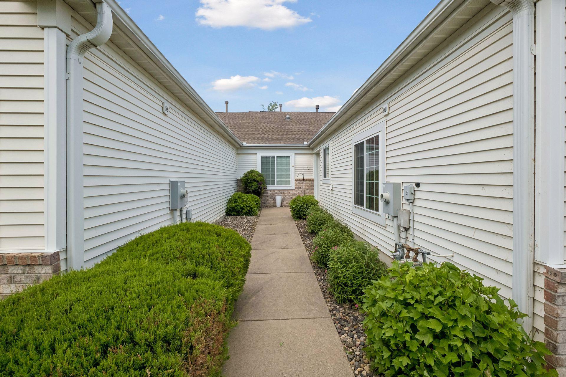 3rd image of 18716 Kalmar Ct, Lakeville, MN 55044 | MLS# 7095624