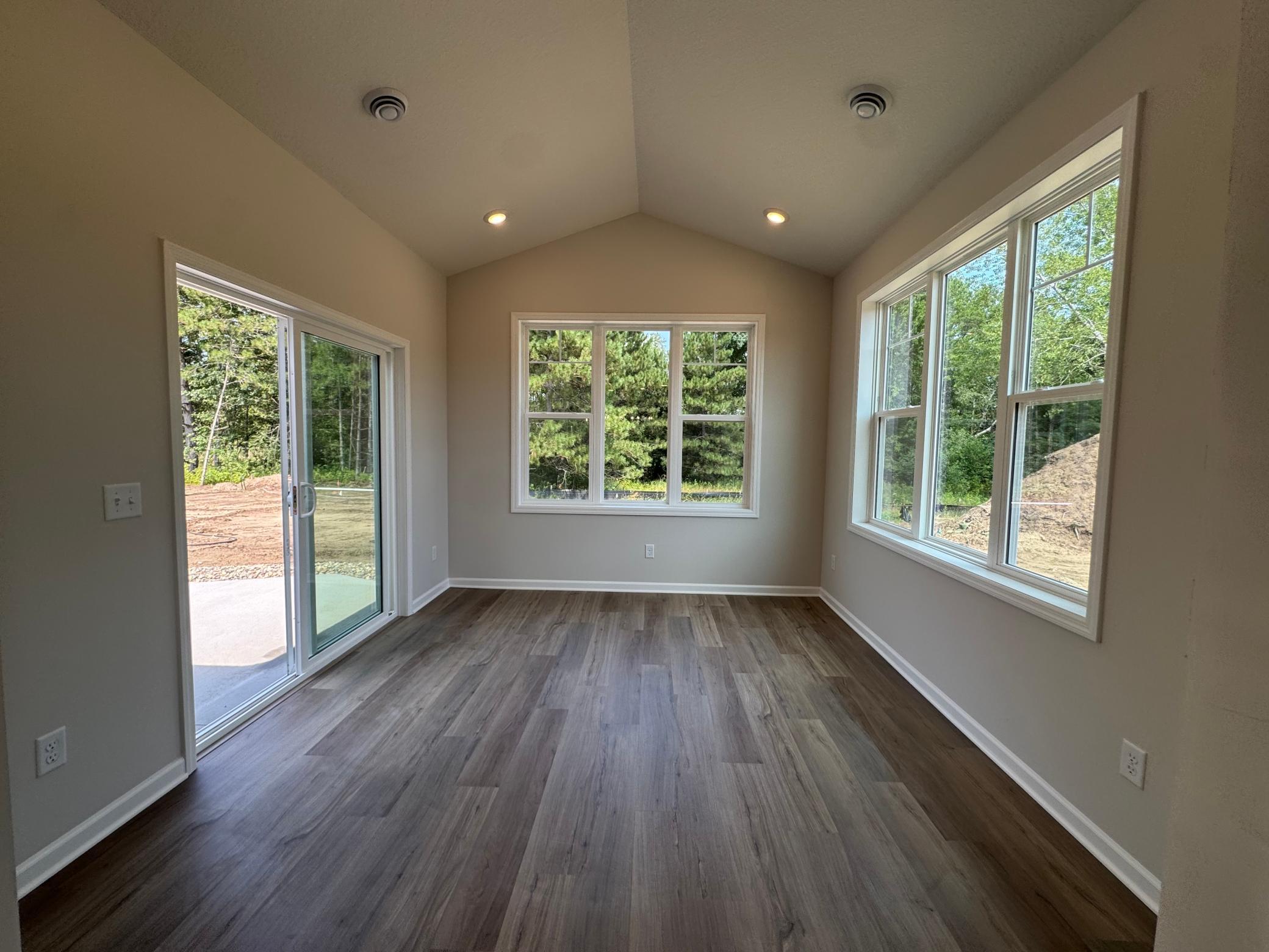 5th image of 8223 Haywood Dr, Circle Pines, MN 55014 | MLS# 7095652