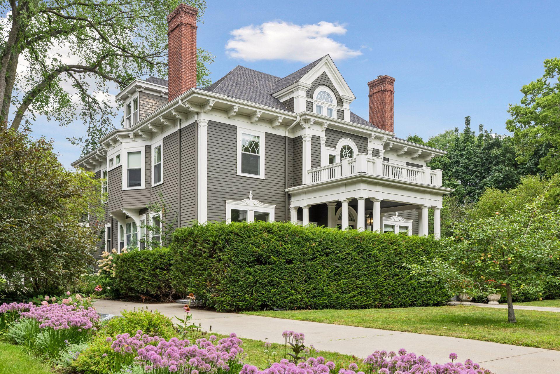 3rd image of 1373 Summit Ave, Saint Paul, MN 55105 | MLS# 7096132