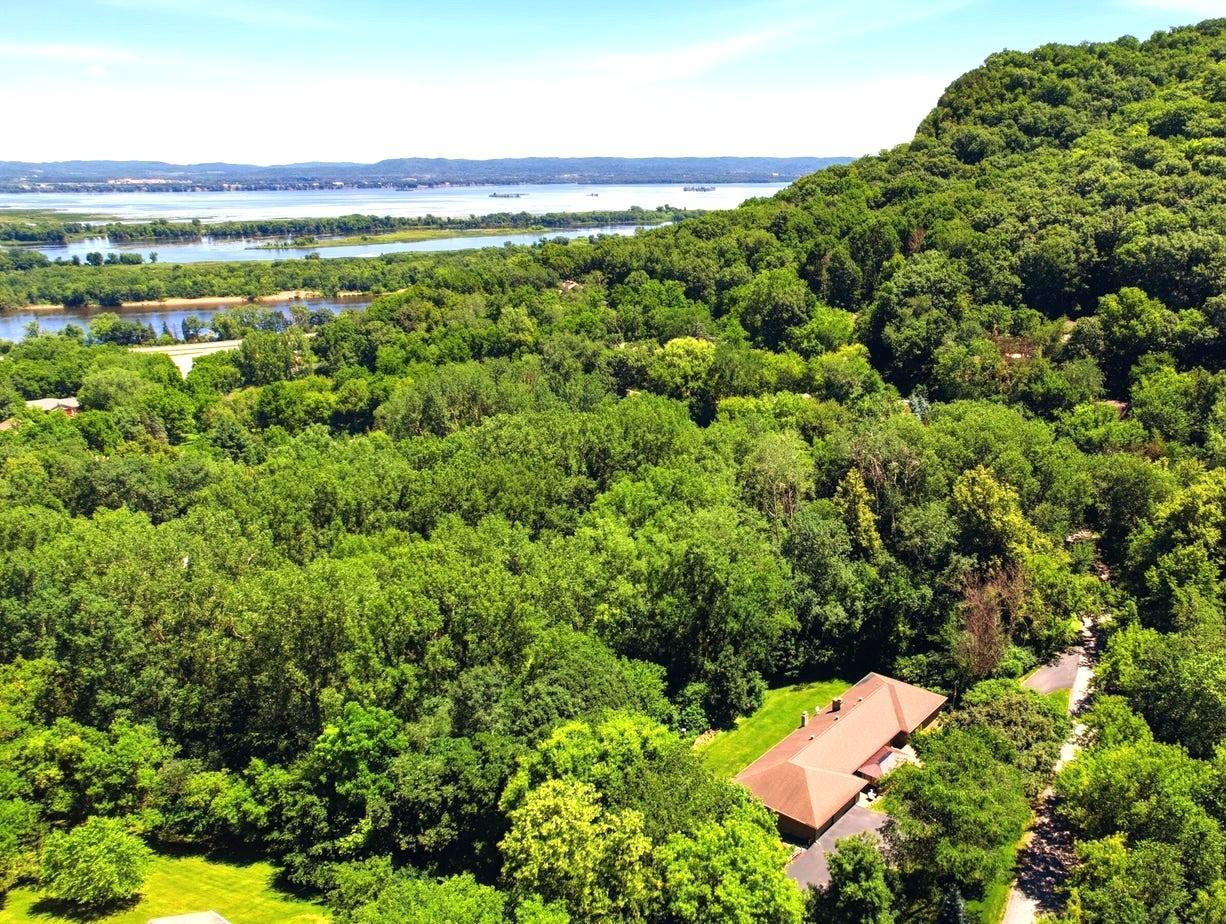 1st image of 47060 Queens Cove Cir, La Crescent, MN 55947 | MLS# 7096217