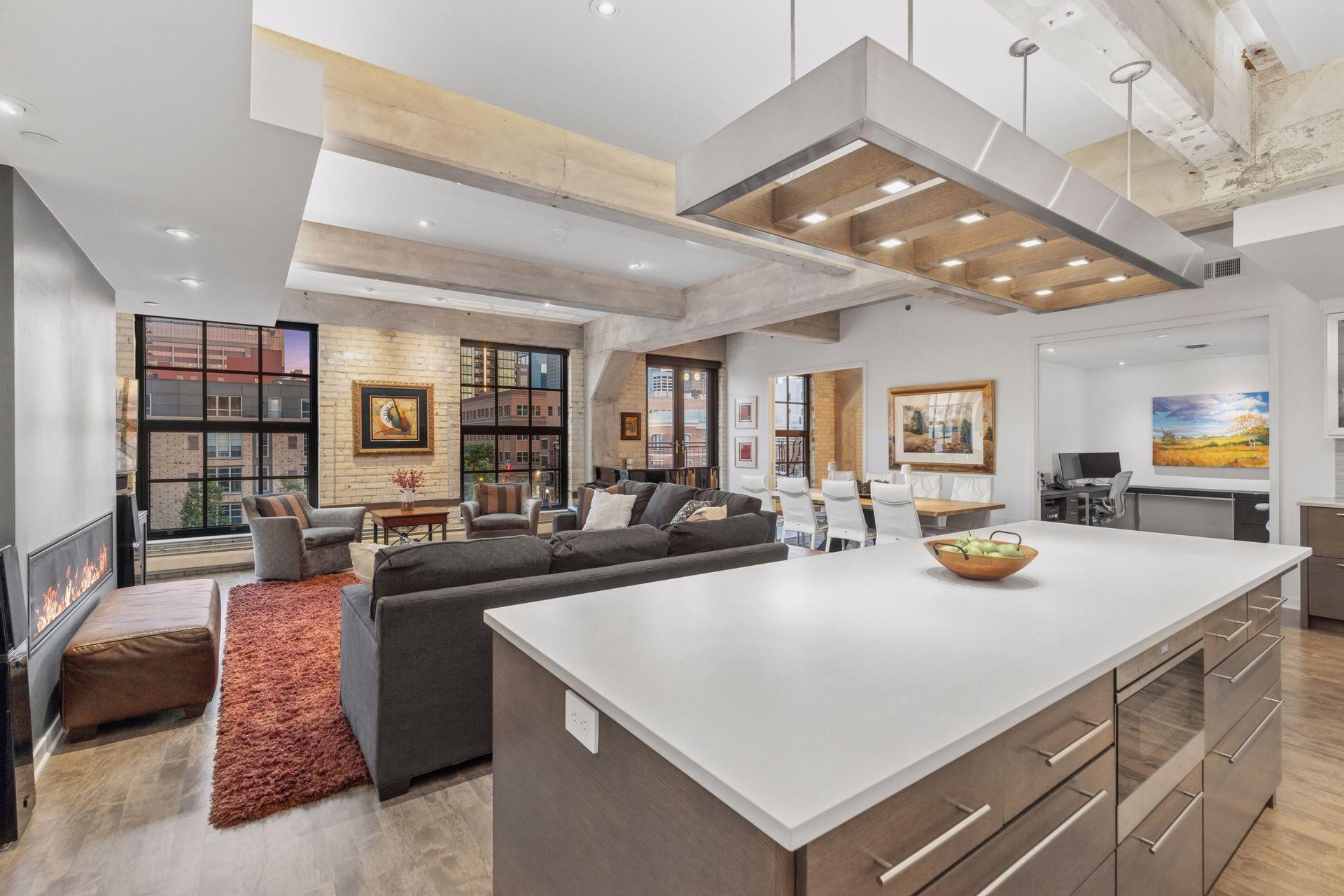 3rd image of 117 Portland Ave #605, Minneapolis, MN 55401 | MLS# 7097067