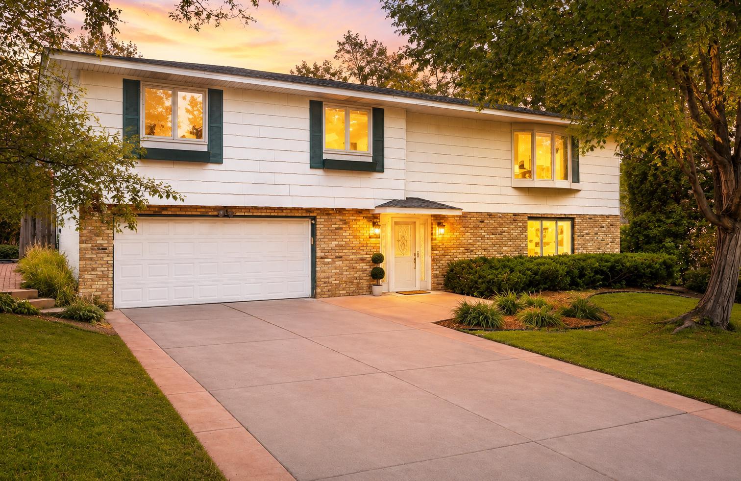1st image of 2863 Aglen St, Saint Paul, MN 55113 | MLS# 7097225