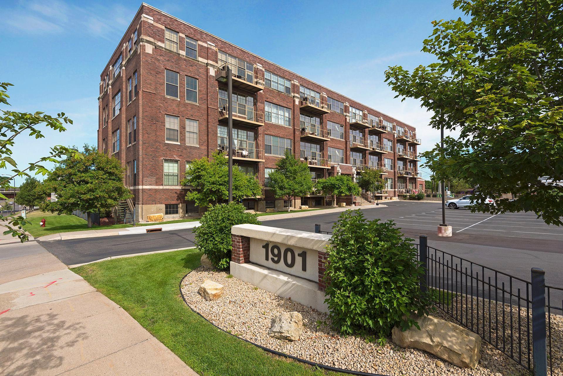 1st image of 1901 E Hennepin Ave #305, Minneapolis, MN 55413 | MLS# 7097235