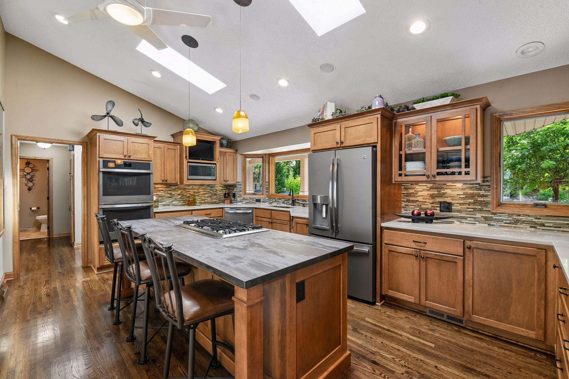 2nd image of 920 Pershing Cir, Burnsville, MN 55306 | MLS# 7097325