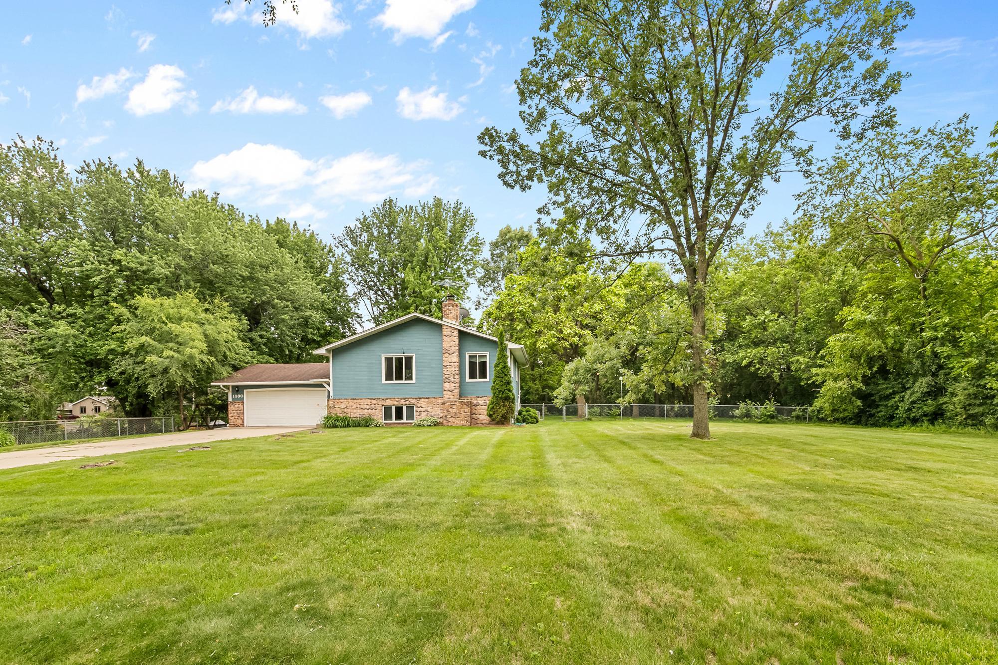 1st image of 1390 Rainier Ln, Saint Paul, MN 55121 | MLS# 7098085