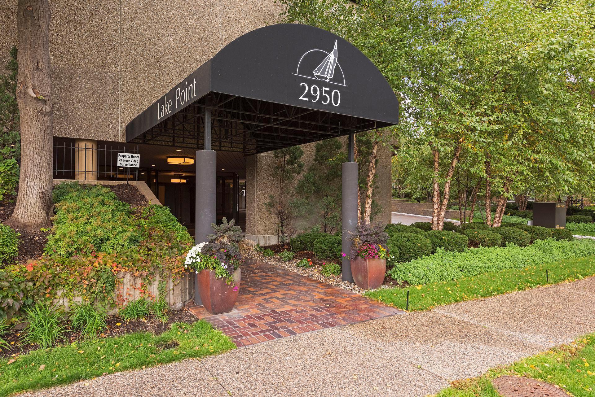 4th image of 2950 Dean Pkwy #1902, Minneapolis, MN 55416 | MLS# 7098114