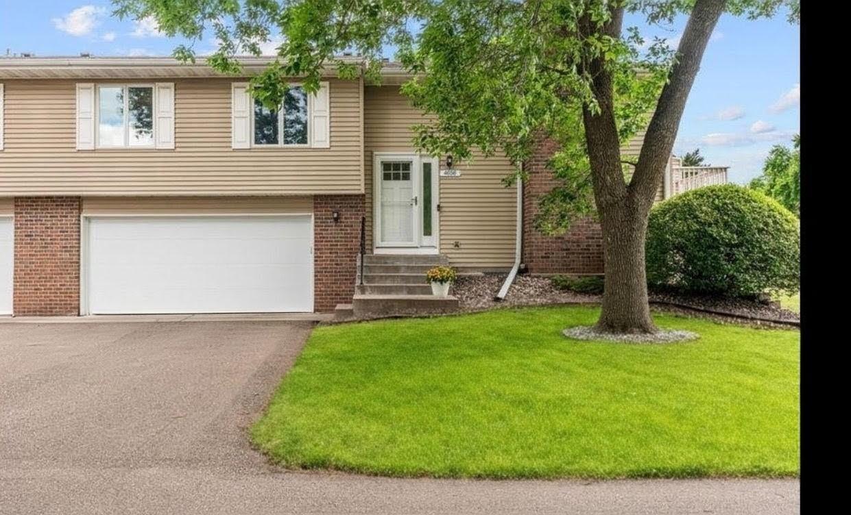 2nd image of 4656 Ridge Cliff Dr, Eagan, MN 55122 | MLS# 7098127