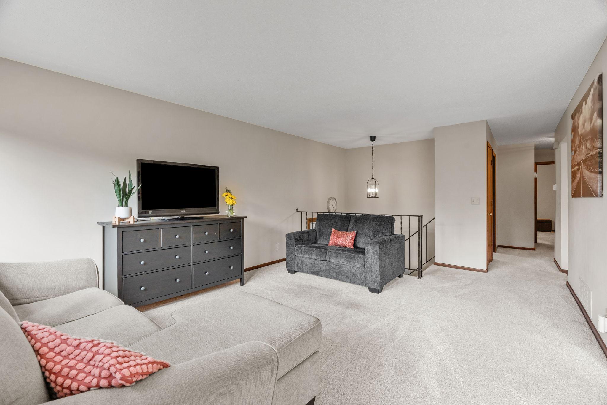 3rd image of 4656 Ridge Cliff Dr, Eagan, MN 55122 | MLS# 7098127