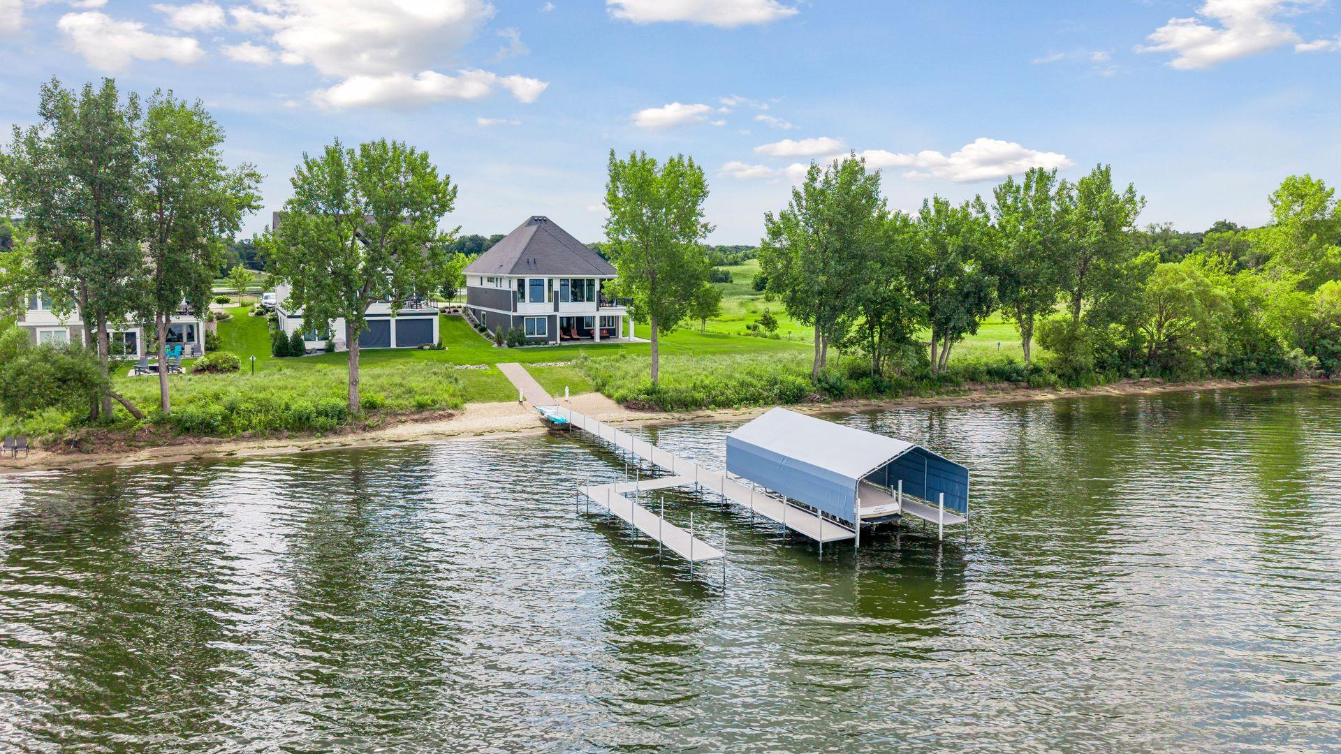 2nd image of 161 Lakeshore Cir, Waconia, MN 55387 | MLS# 7098142