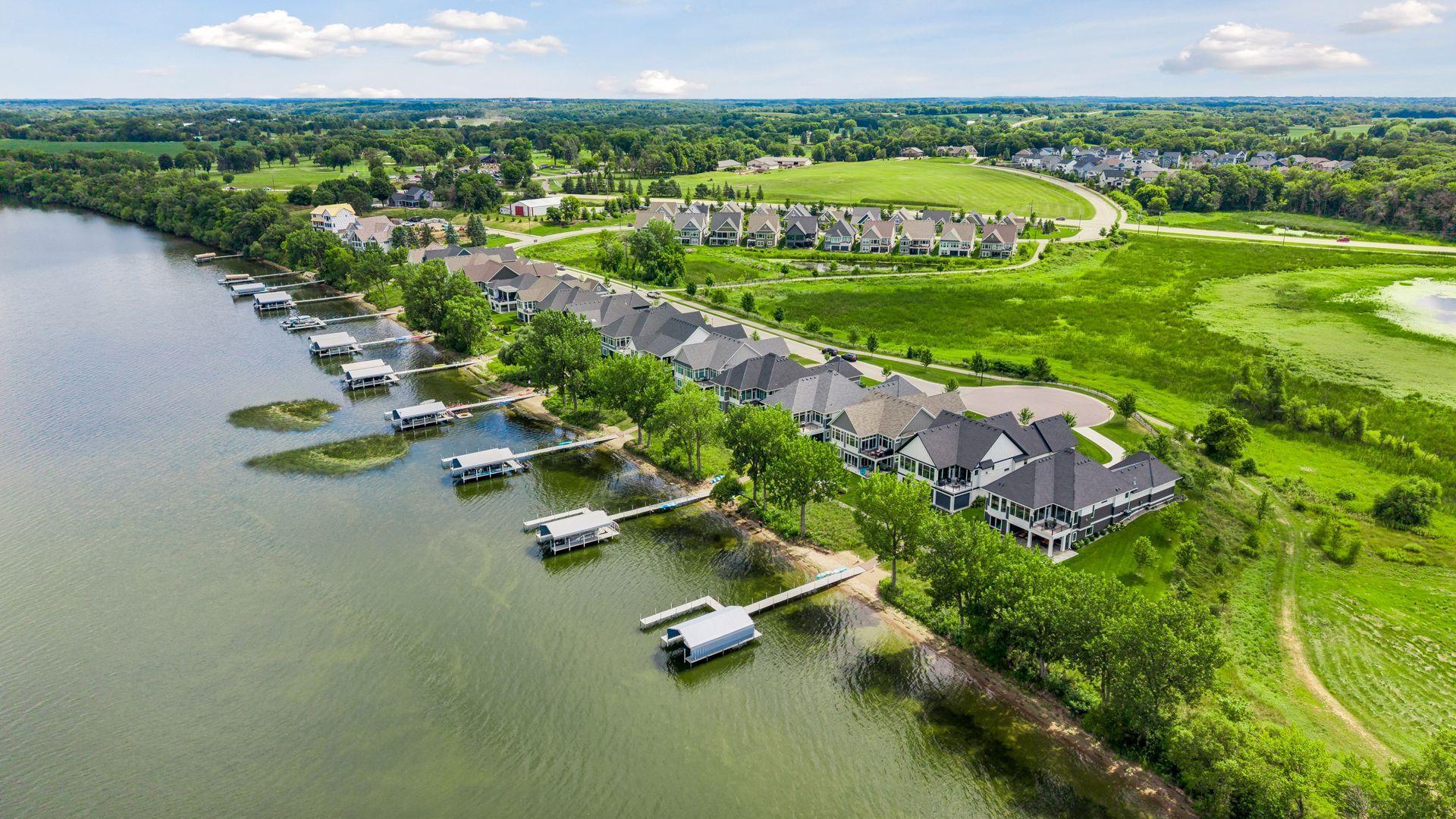3rd image of 161 Lakeshore Cir, Waconia, MN 55387 | MLS# 7098142
