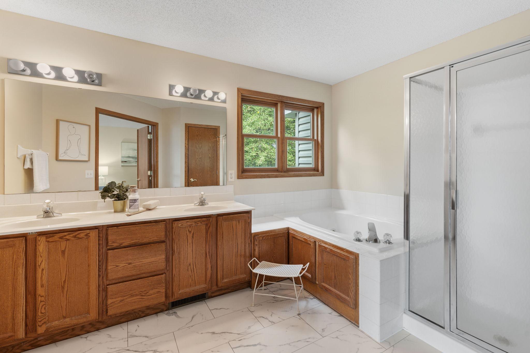 5th image of 547 Abbey Wy, Mendota Heights, MN 55120 | MLS# 7098190