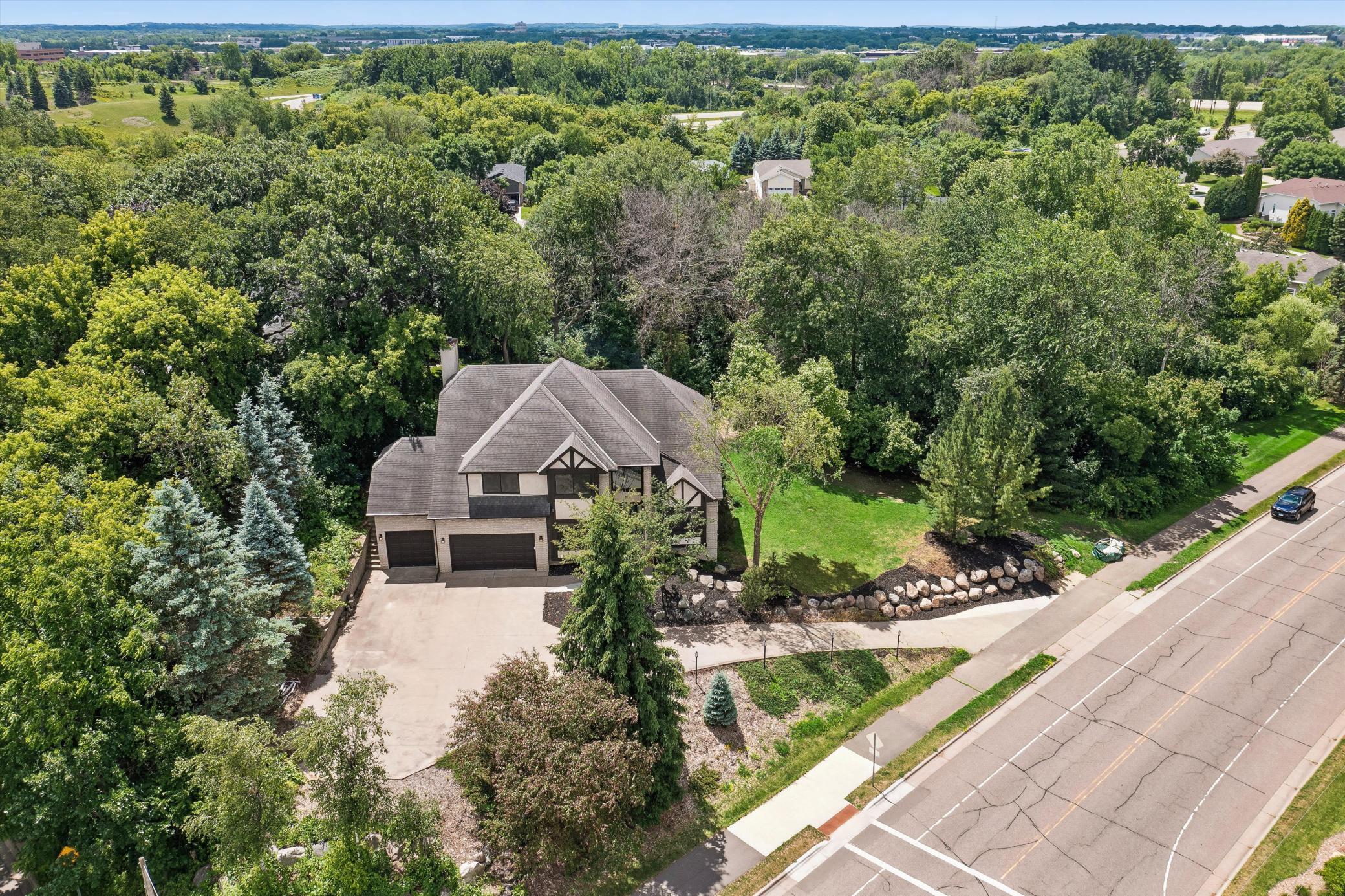 3rd image of 740 Mendota Heights Rd, Mendota Heights, MN 55120 | MLS# 7098197
